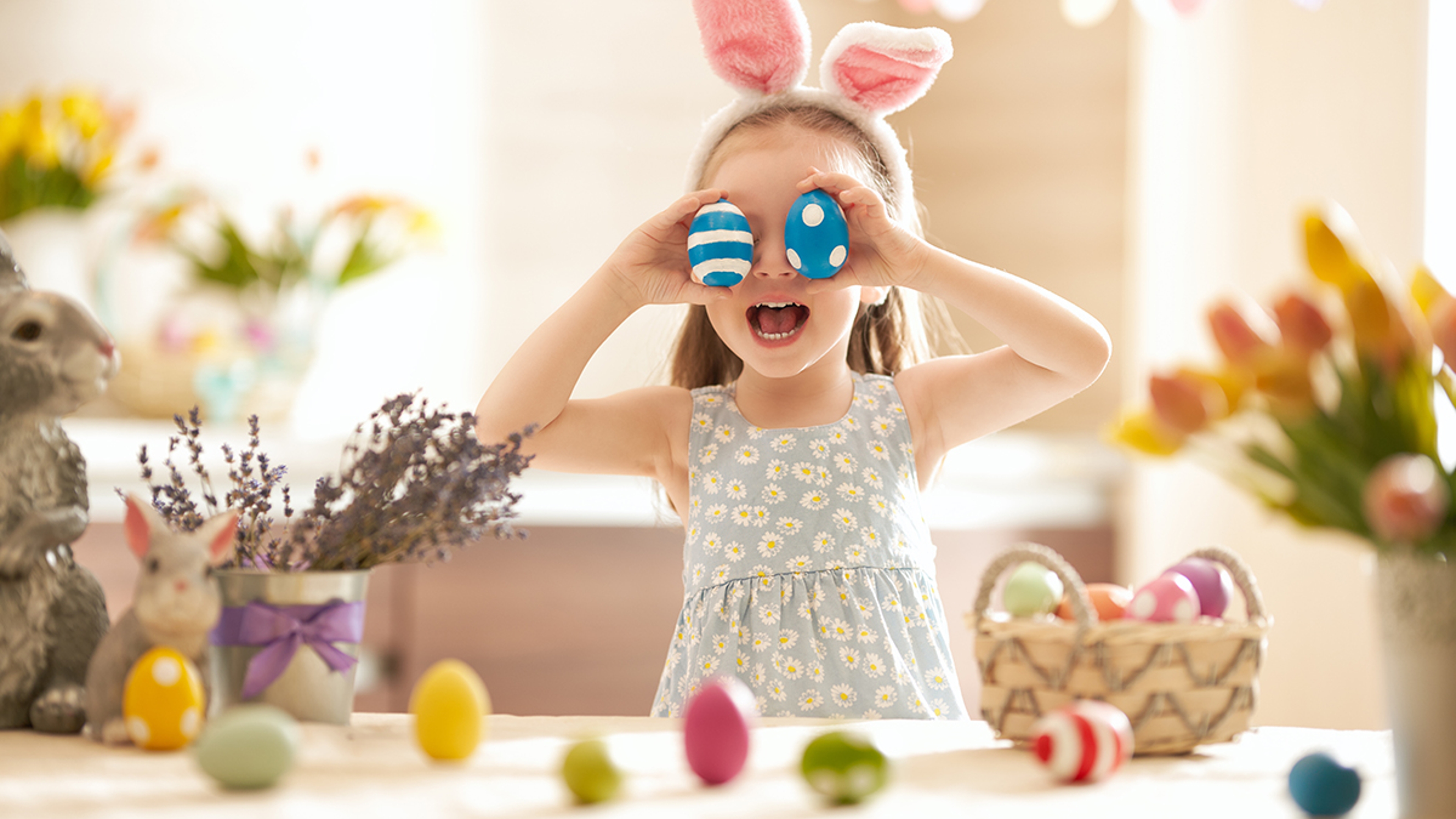 Article Cards Featured Image children on Easter day