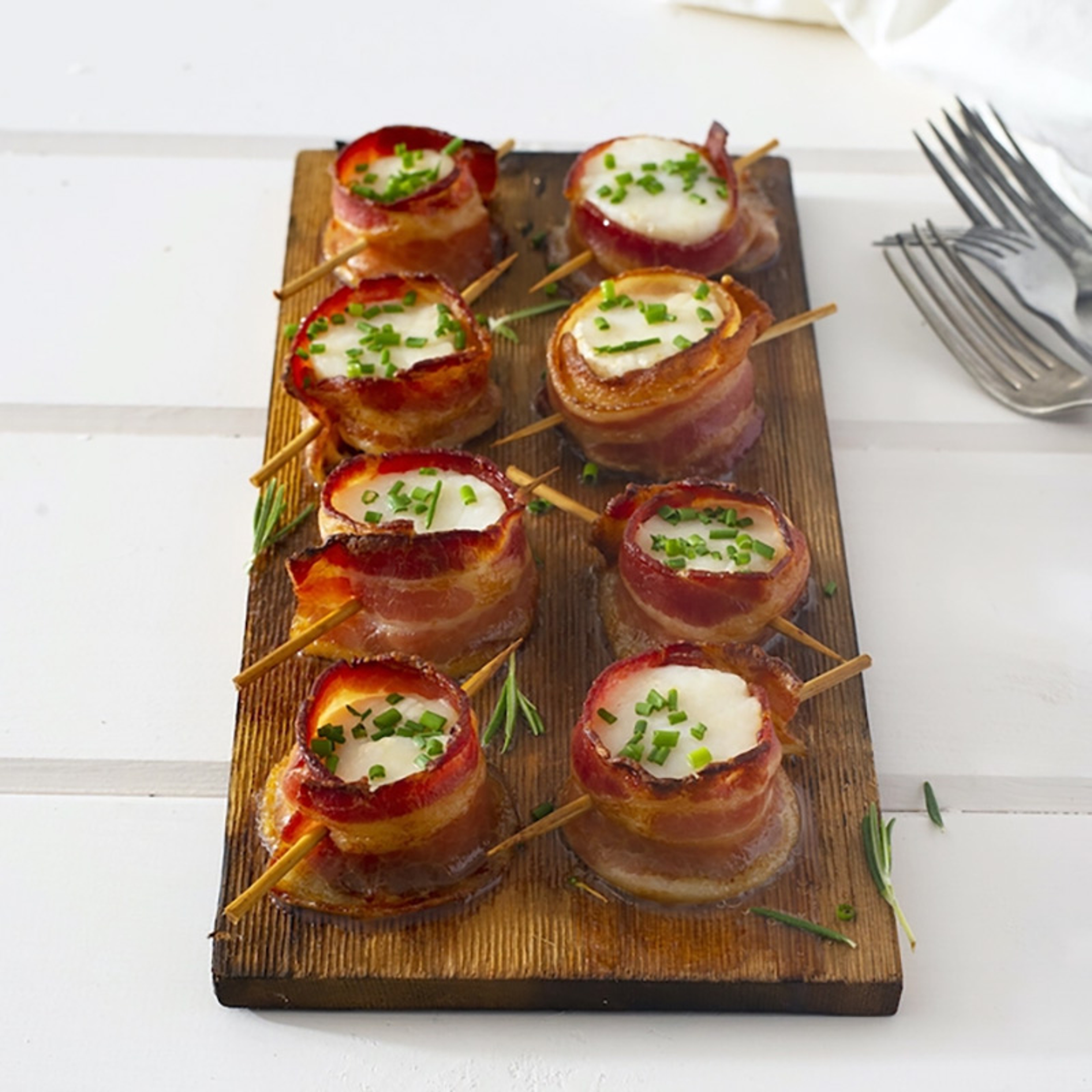 Bacon Wrapped Sea Scallops on Grilling Planks