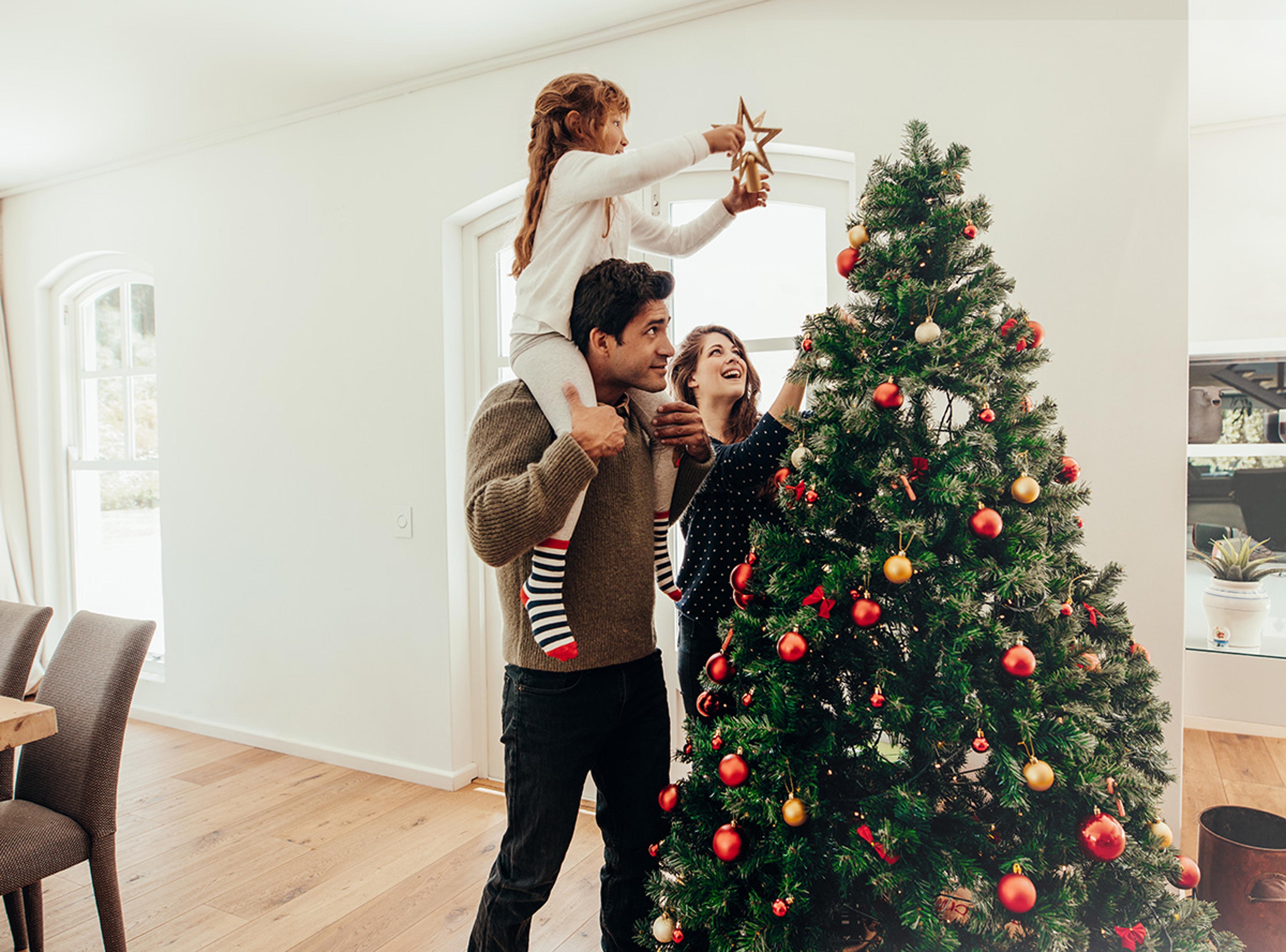 Article Cards Featured Image holiday rituals decorating tree