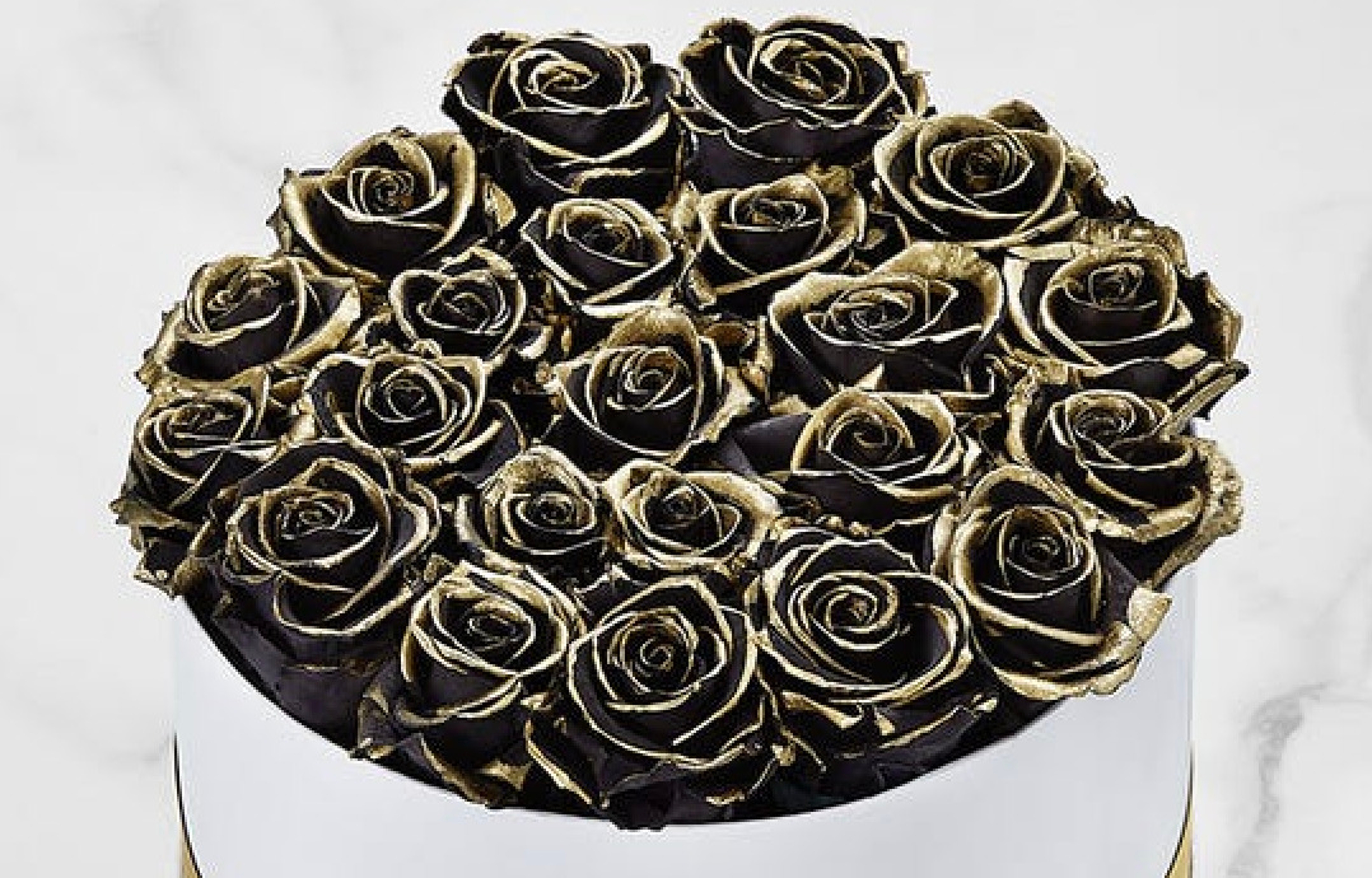 A picture of preserved black and gold roses