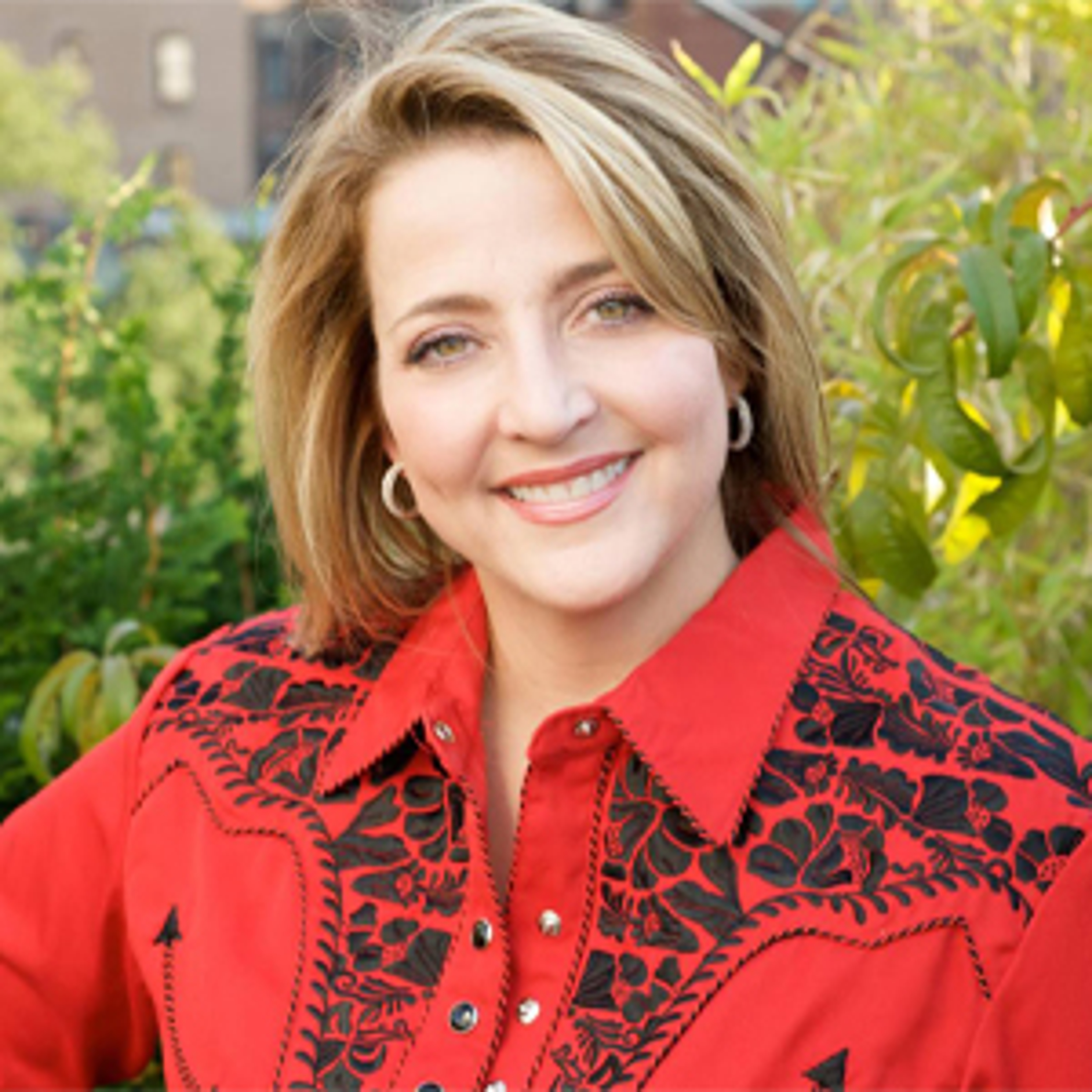 Photo of pulled pork sandwich chef Elizabeth Karmel.