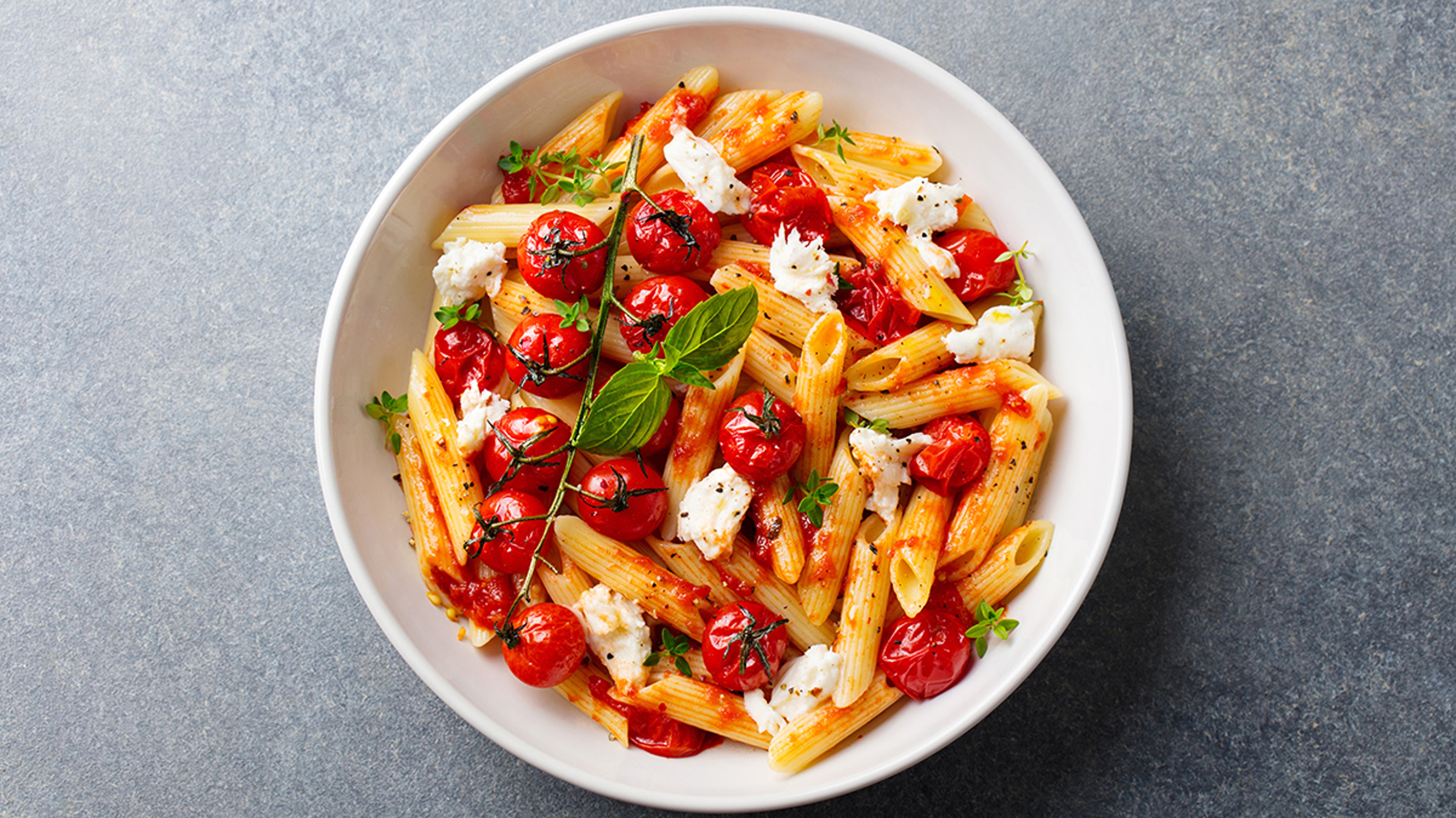 Tomato recipes with a bowl of roasted tomato pasta.