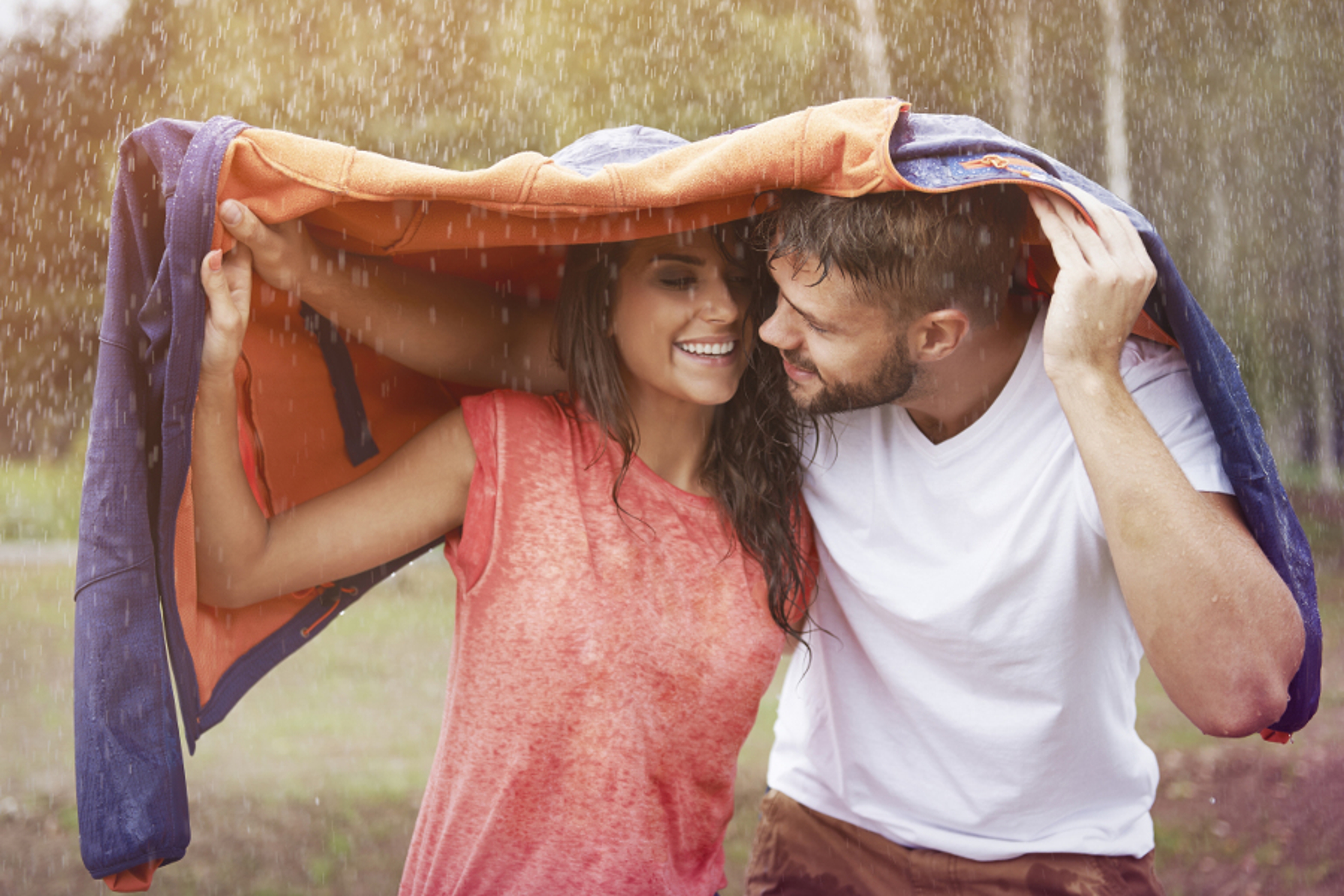 Article Cards Featured Image couple in the rain