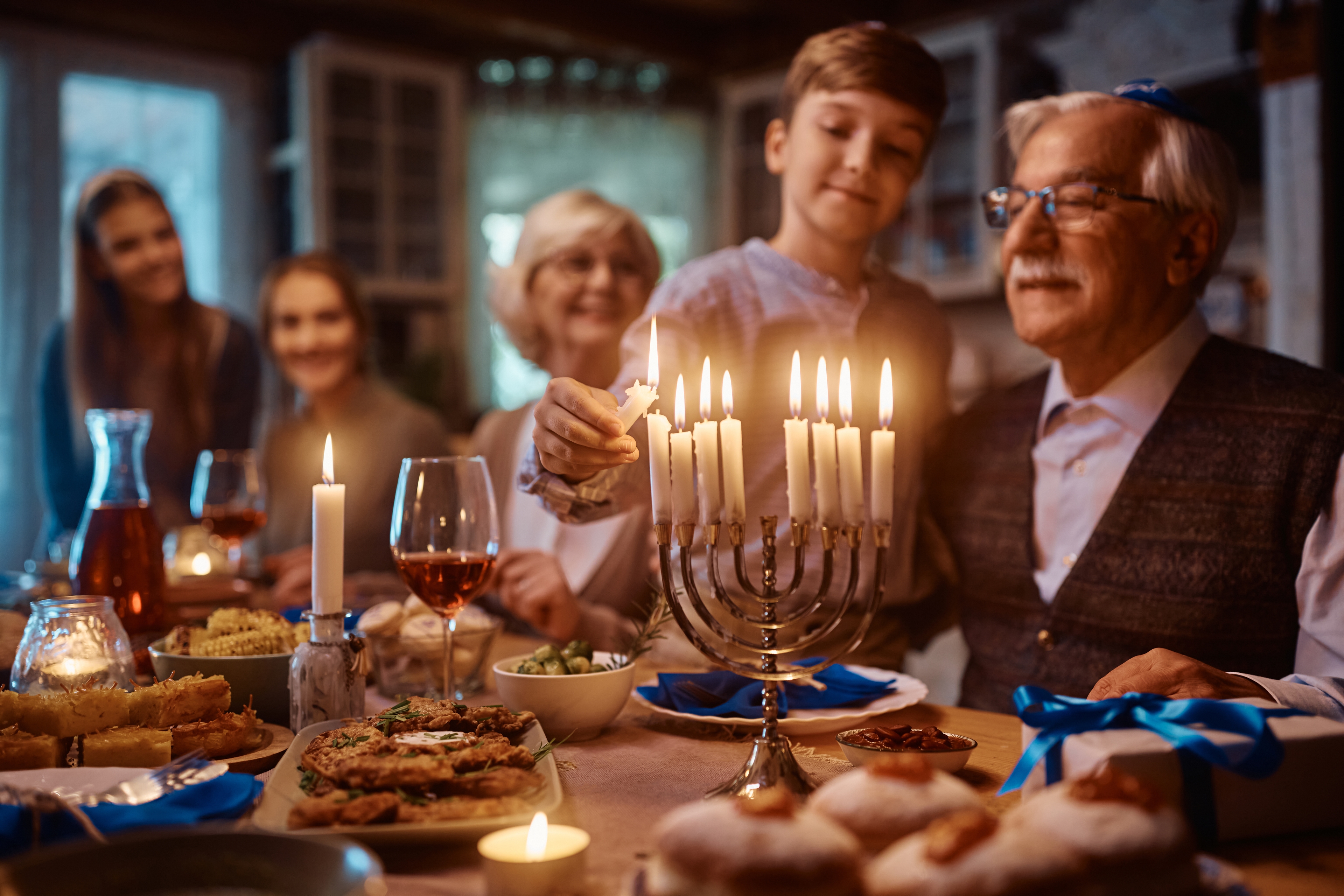 Article Cards Featured Image when is hanukkah boy lighting menorah