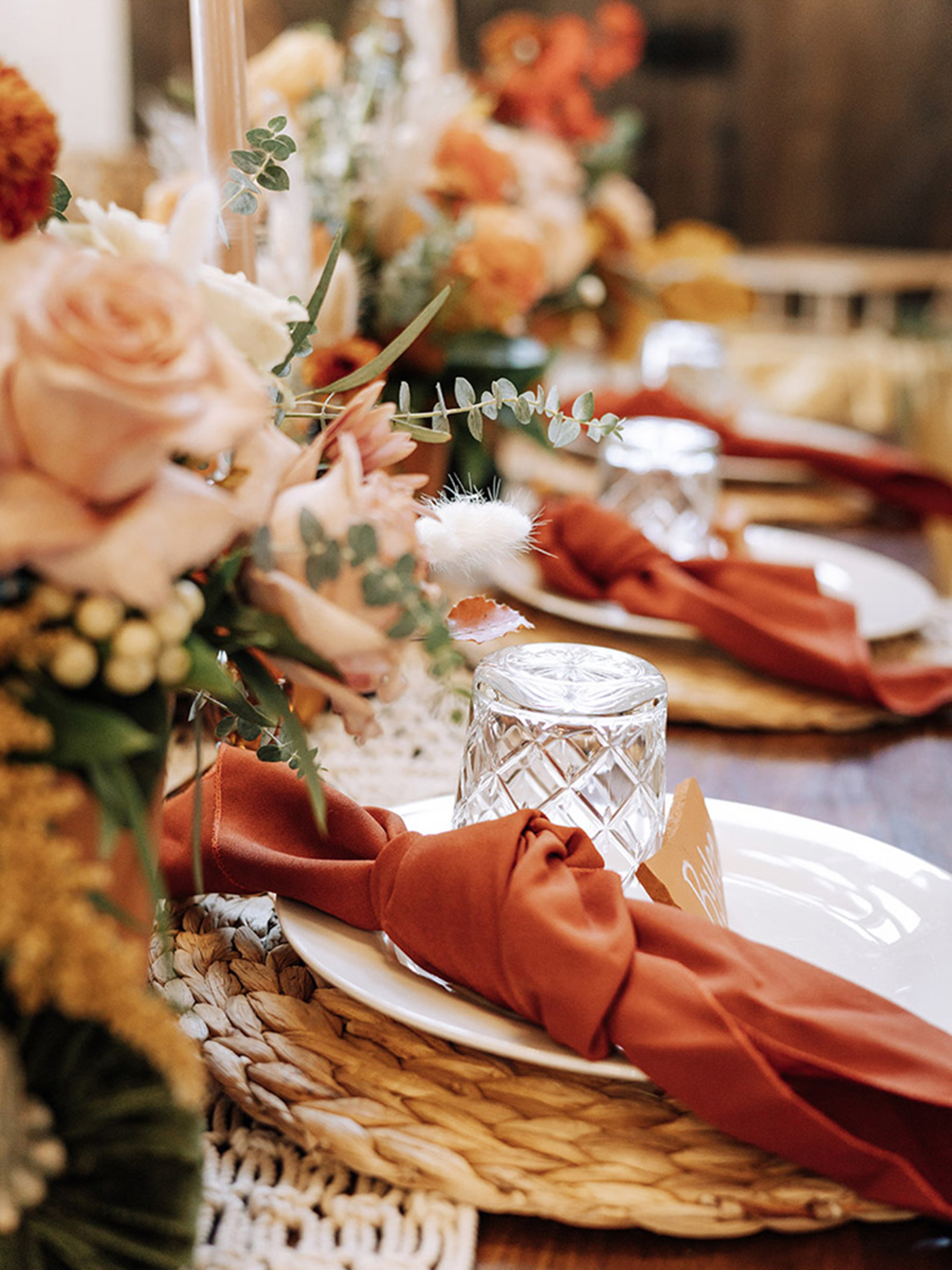 Table of fall wedding flowers.