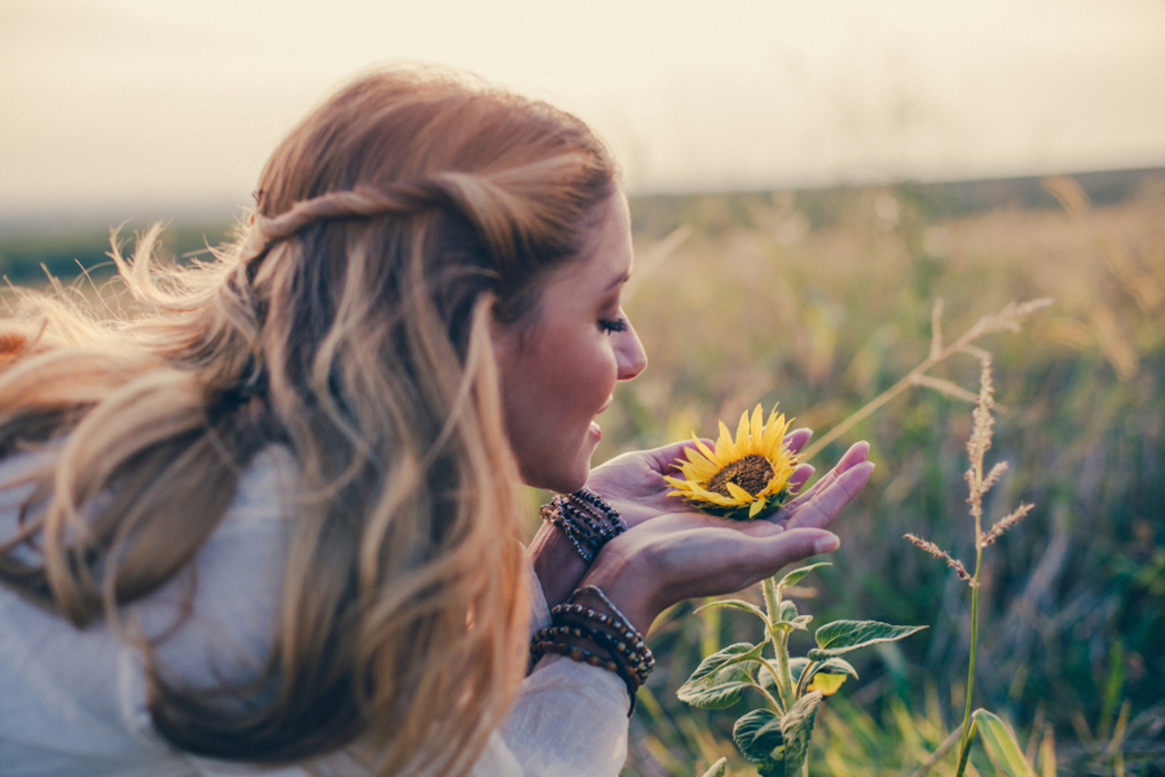 Article Cards Featured Image Woman smelling flower