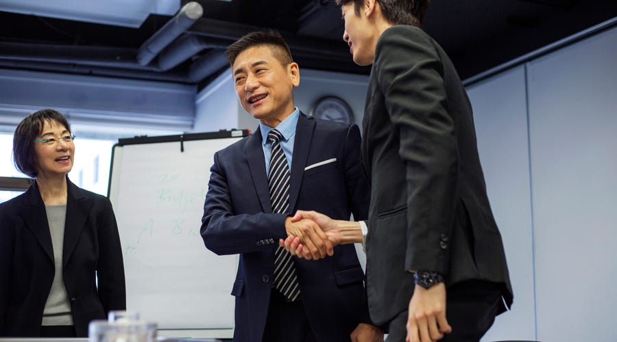 英語で歓迎会 送別会の乾杯スピーチ 鉄板構成例と使える例文サンプル 英語で歓迎会 送別会の乾杯スピーチ 鉄板構成例と使える例文サンプル