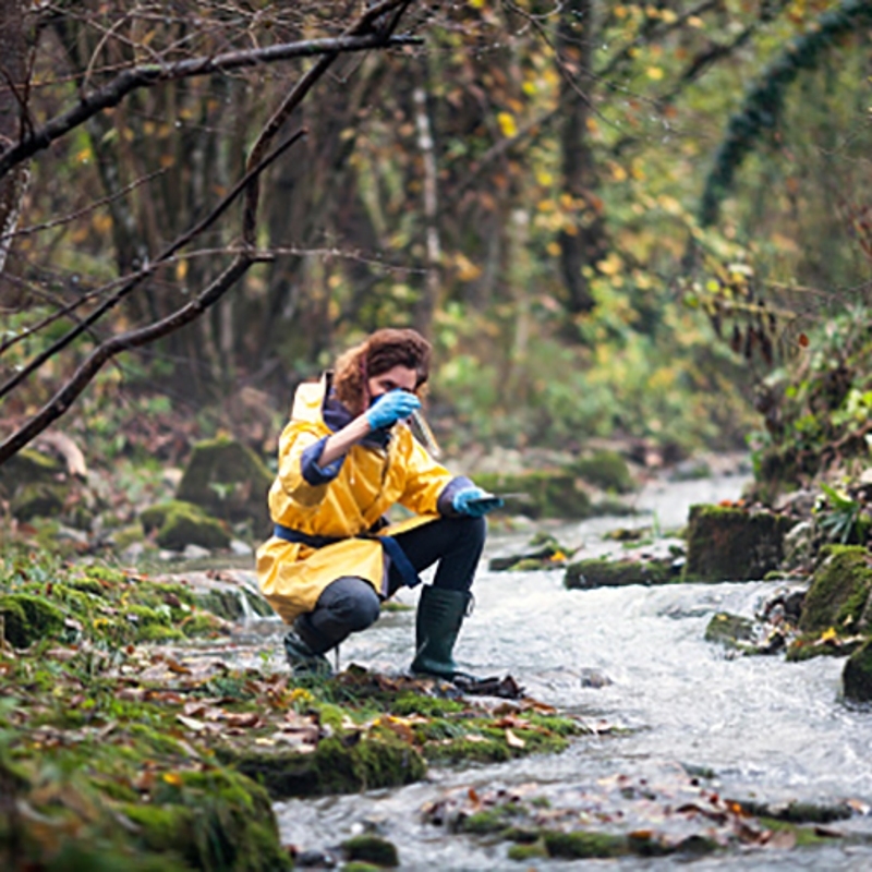 pruebas-de-calidad-del-agua-para-los-estandares-ambientales.jpg