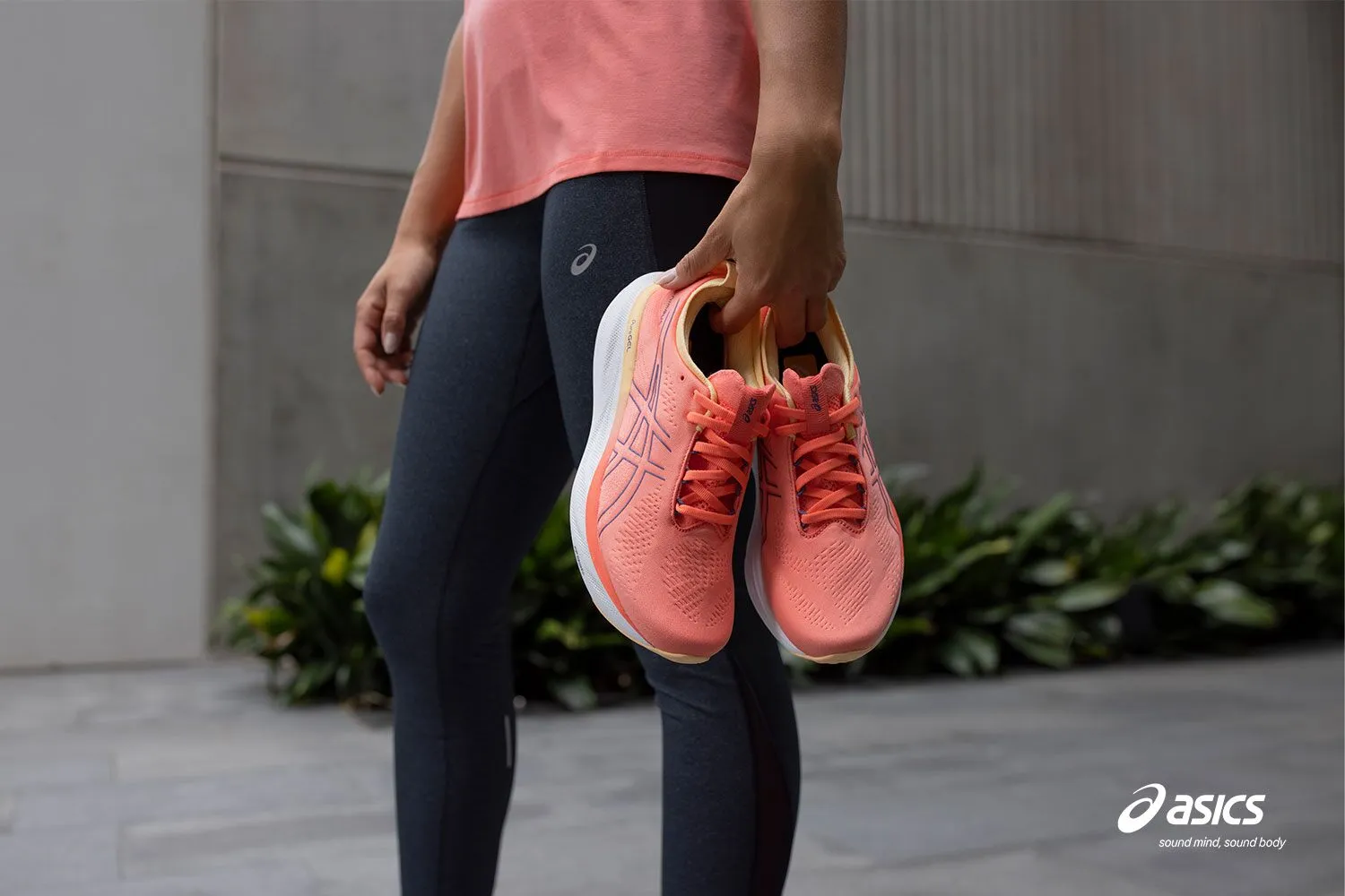What new features does the GEL-NIMBUS 25 shoe have? 