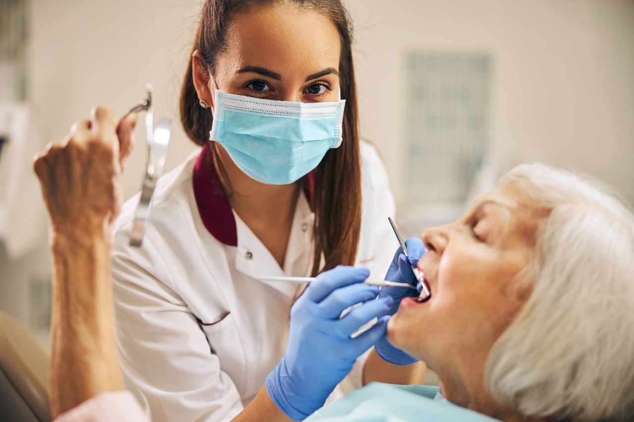 Higienista dental: qué es, cómo estudiar para serlo y las mejores escuelas  para hacerlo ✔️】