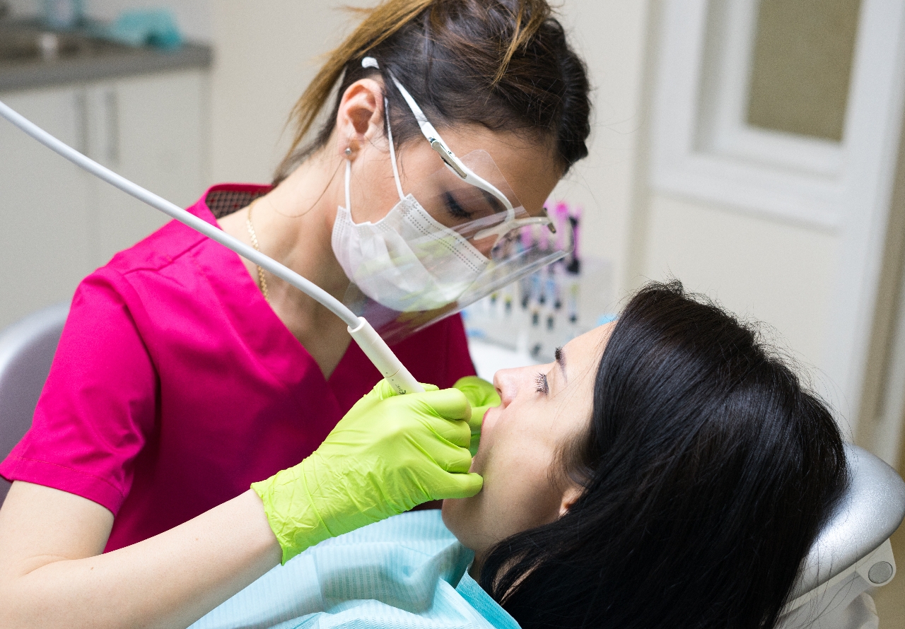 Higienista dental: qué es, cómo estudiar para serlo y las mejores escuelas  para hacerlo ✔️】
