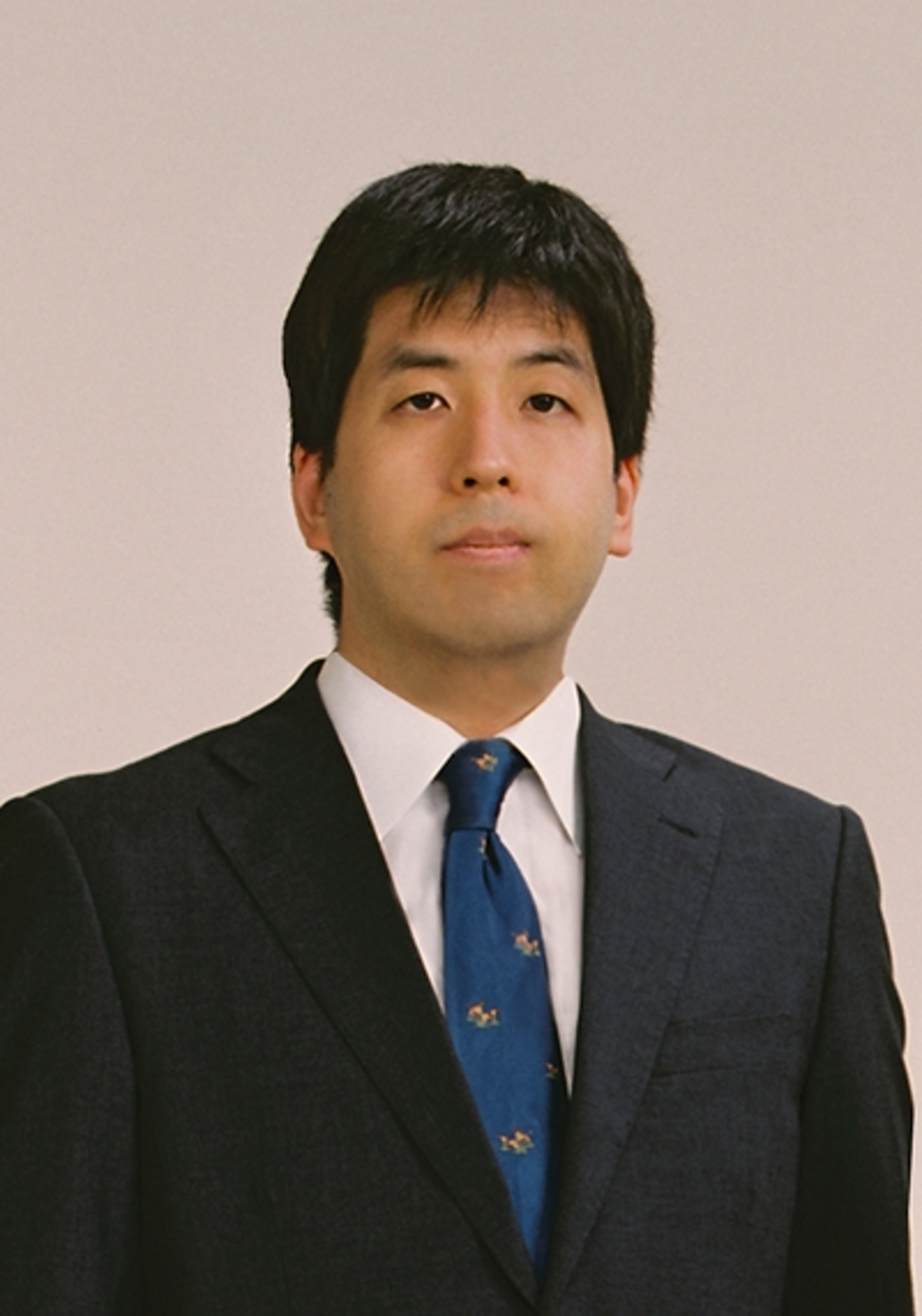 headshot of Takashi Nakazaki