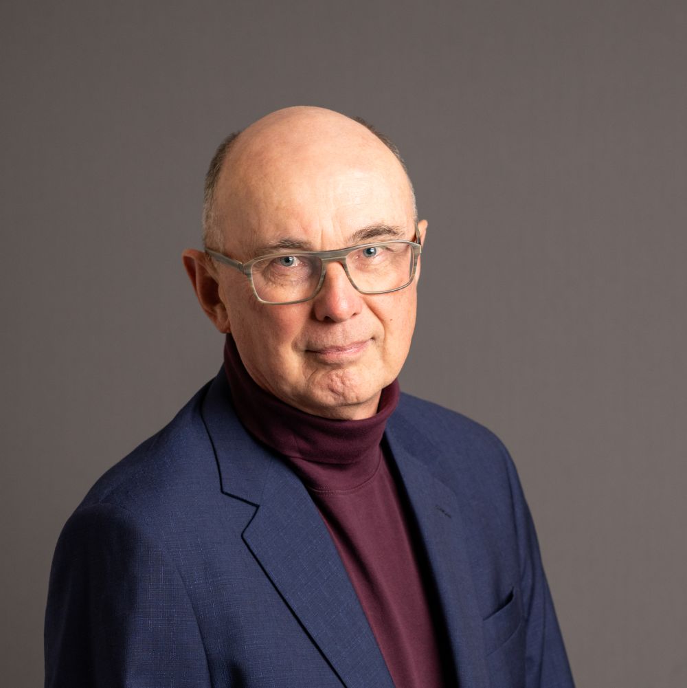 headshot of Colin Bennett