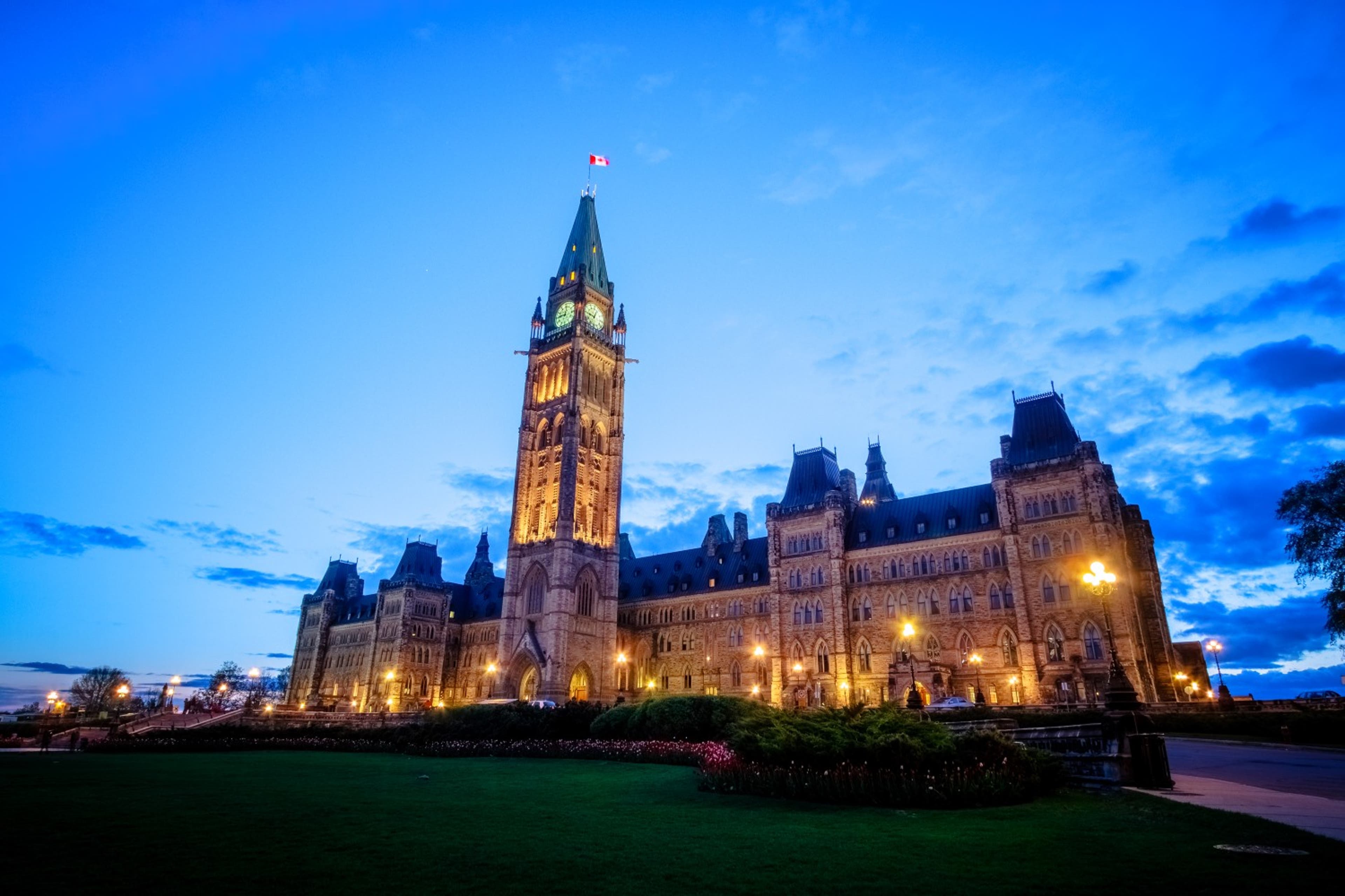 ottawa-parliament-night-canada-100925.jpg