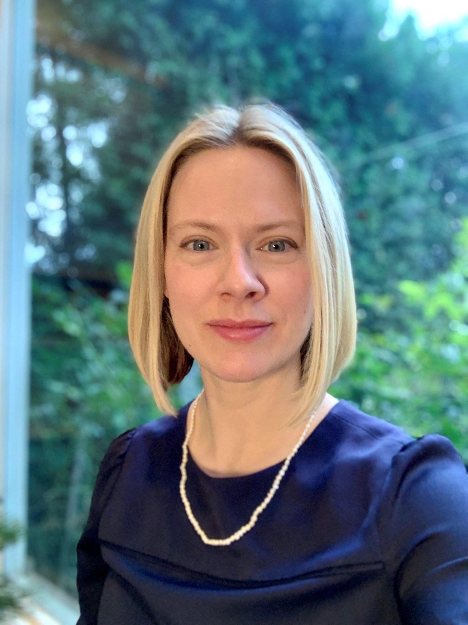 headshot of Amy Lawrence