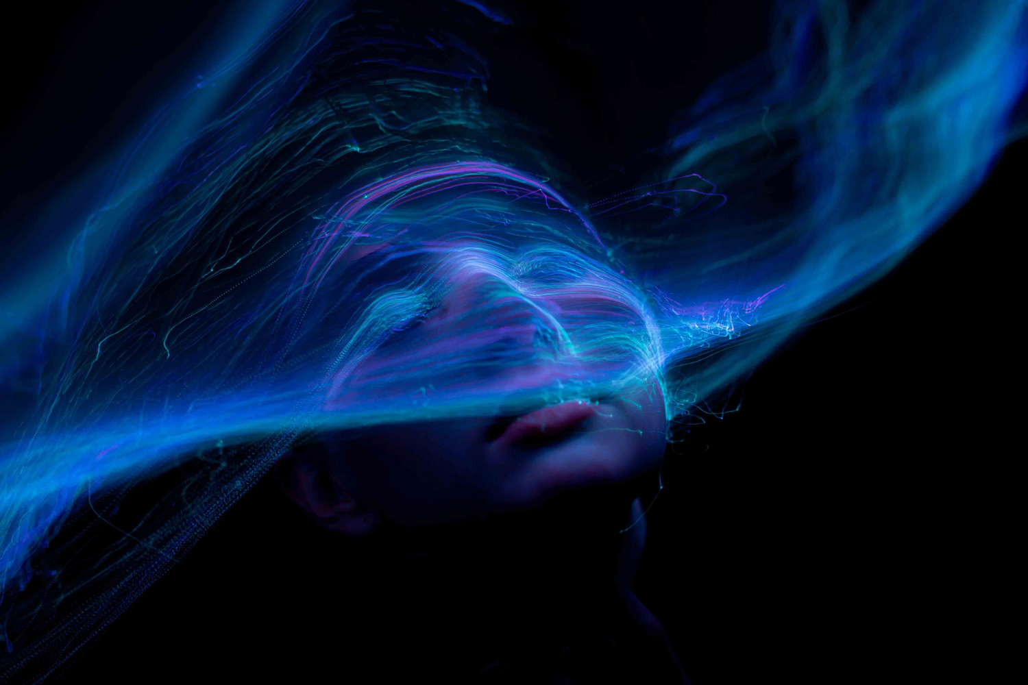 blue-face-lightpainting-ai-0012.jpg