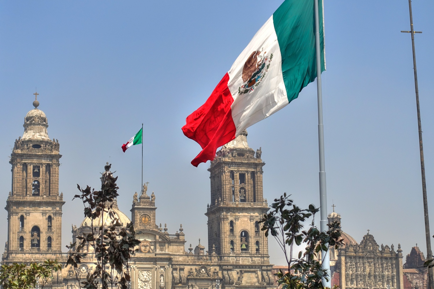 flag-mexico-buildings-latam-032725.jpg