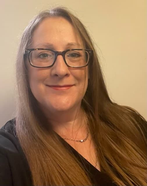 headshot of Jennifer Volk