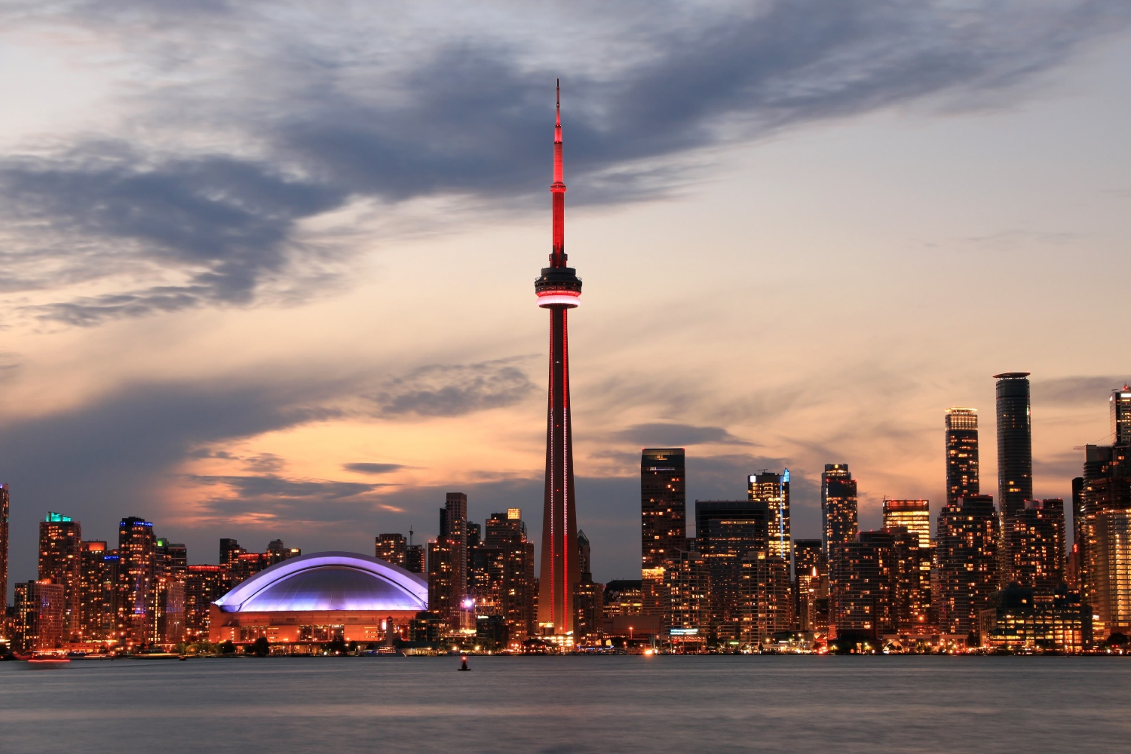 cn-tower-toronto-nighttime-canada-21424.jpg