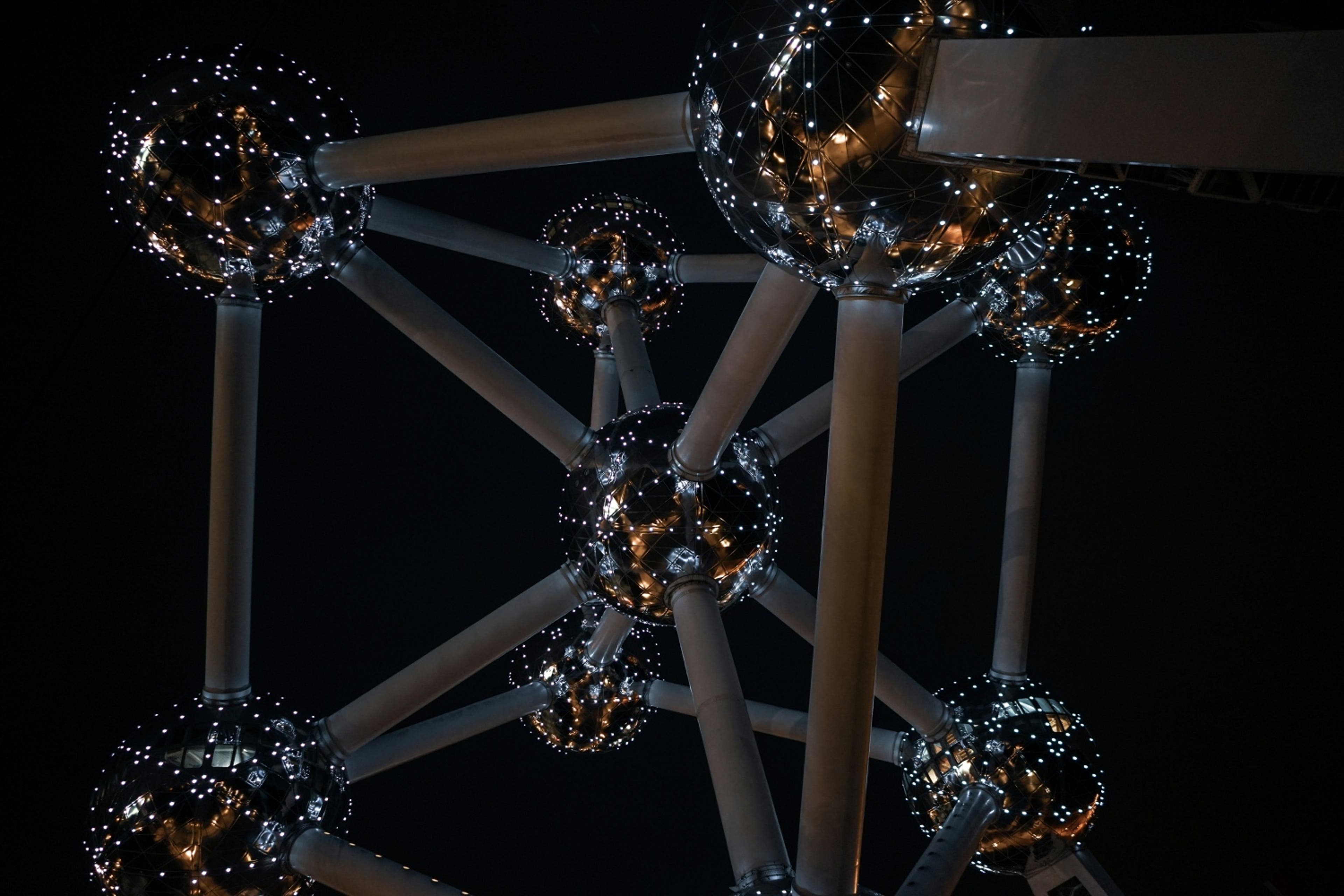 atomium-night-lights-brussels-europe-013025.jpg