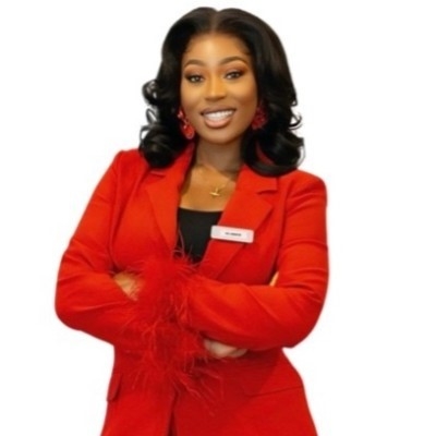 headshot of Olamide Macanthony