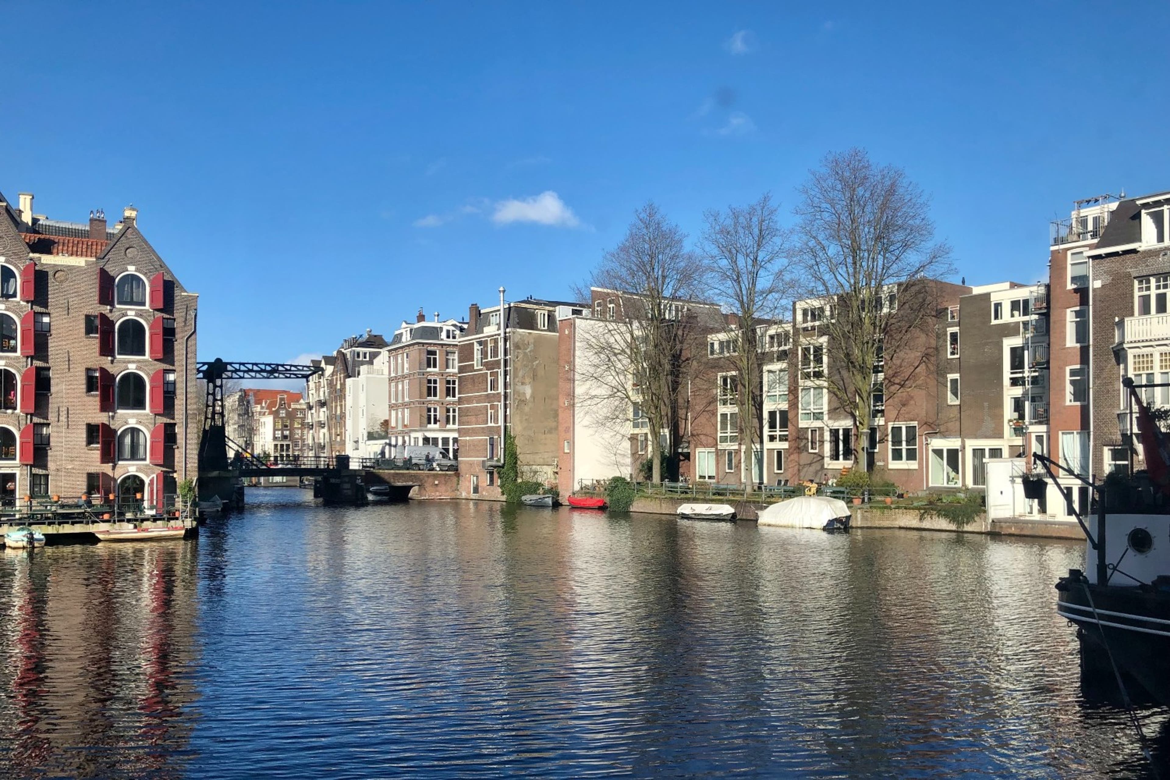 amsterdam-water-buildings-viewfrombrussels-100324.jpg