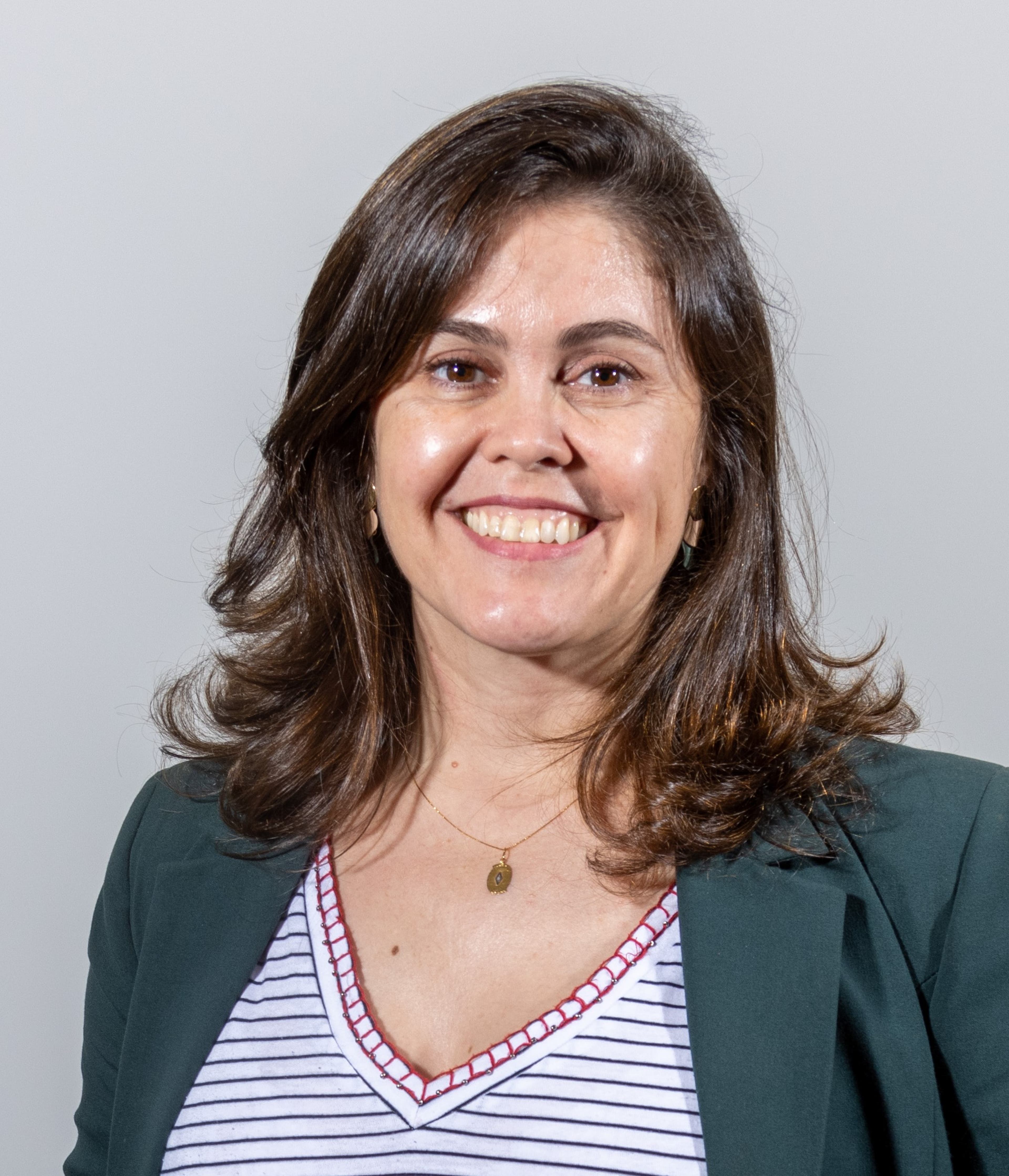 headshot of Anamaria de Almeida Vicente