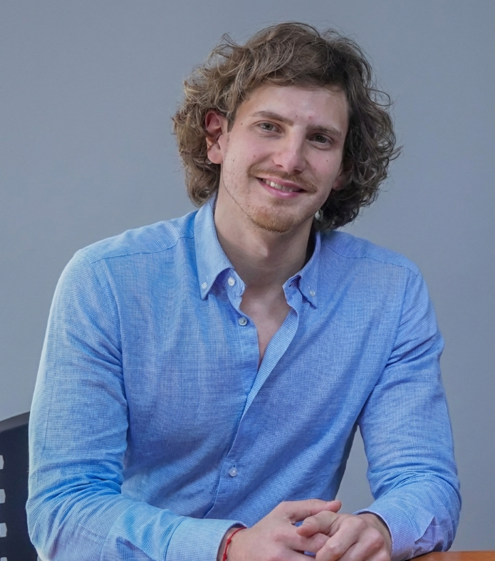 headshot of Lucas Barreiro