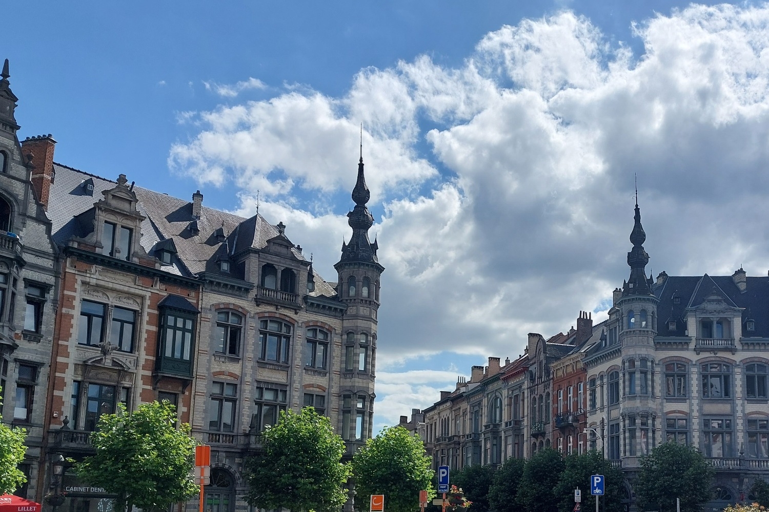brussels-brick-buildings-isabelleroccia-viewfrombrussels-091224.jpg