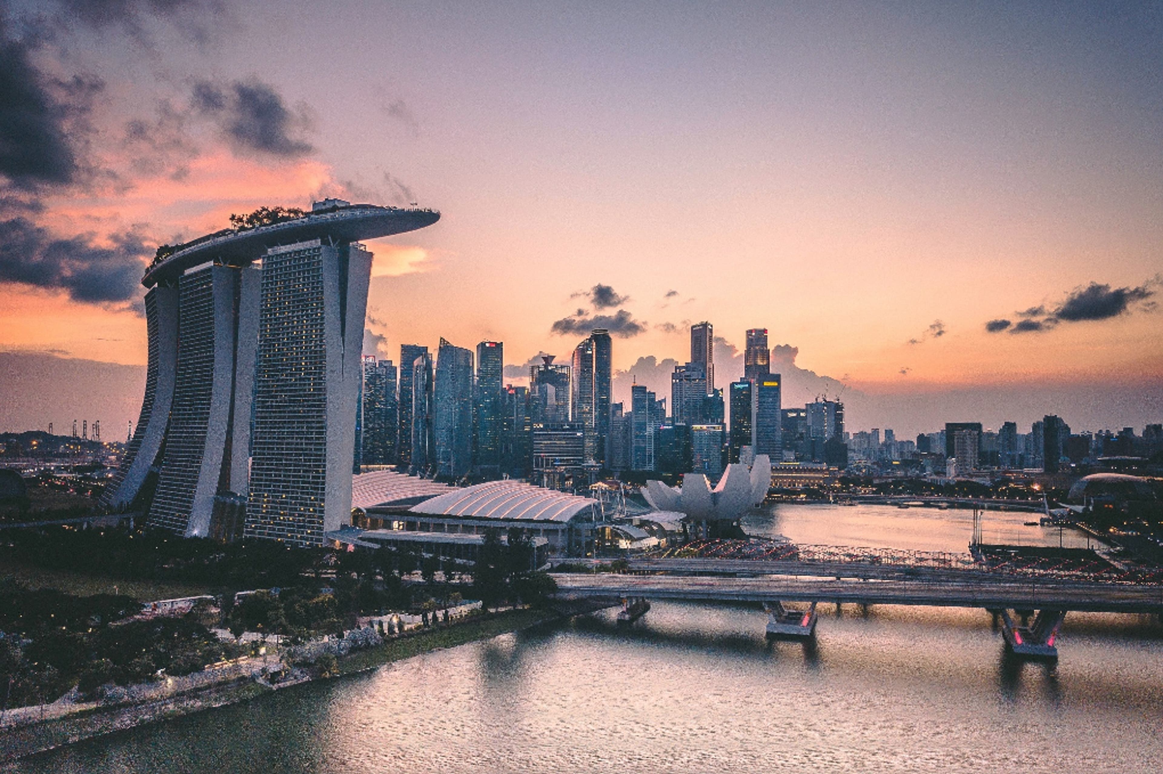 Singapore_skyline-sunset-apac.png