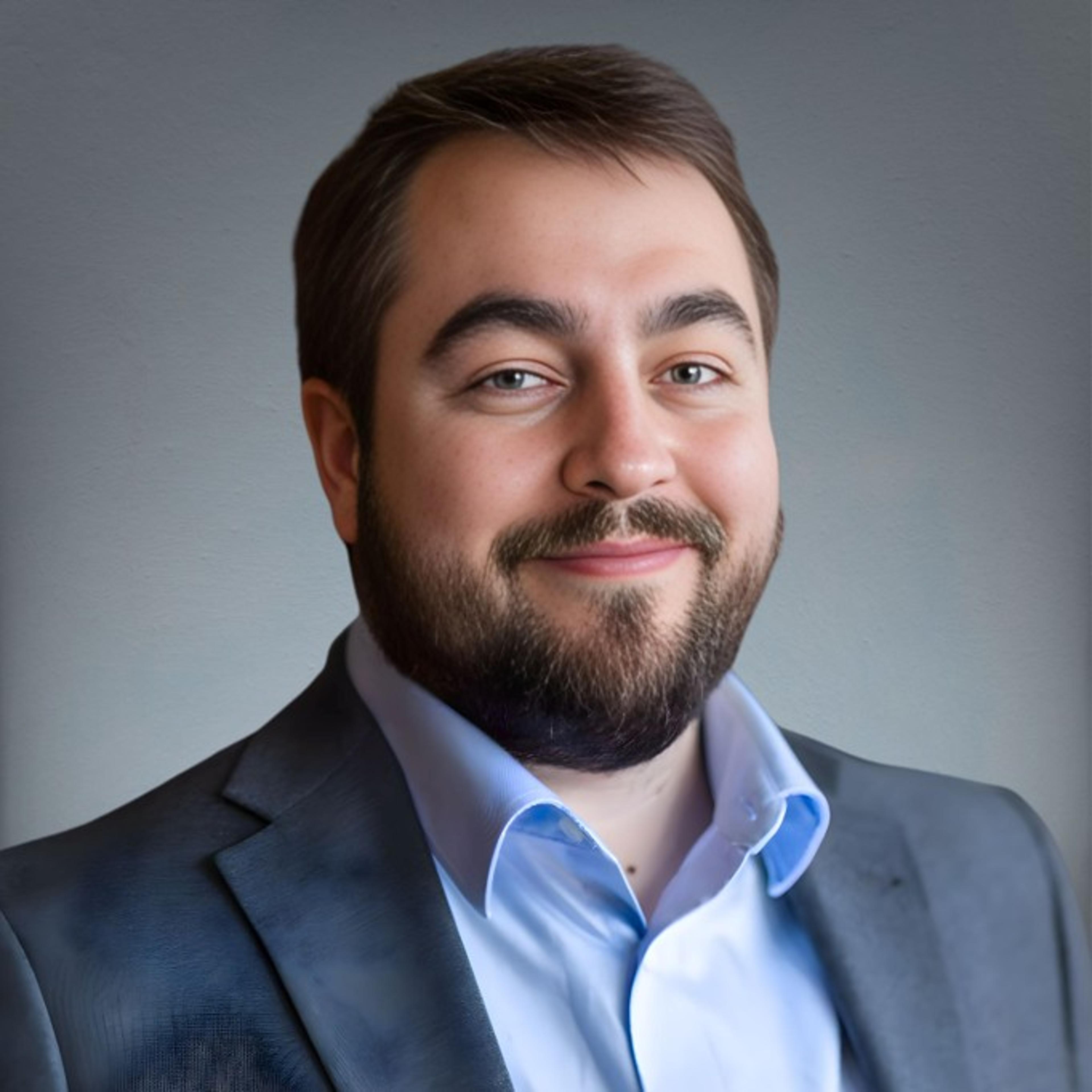 headshot of Alex Layng