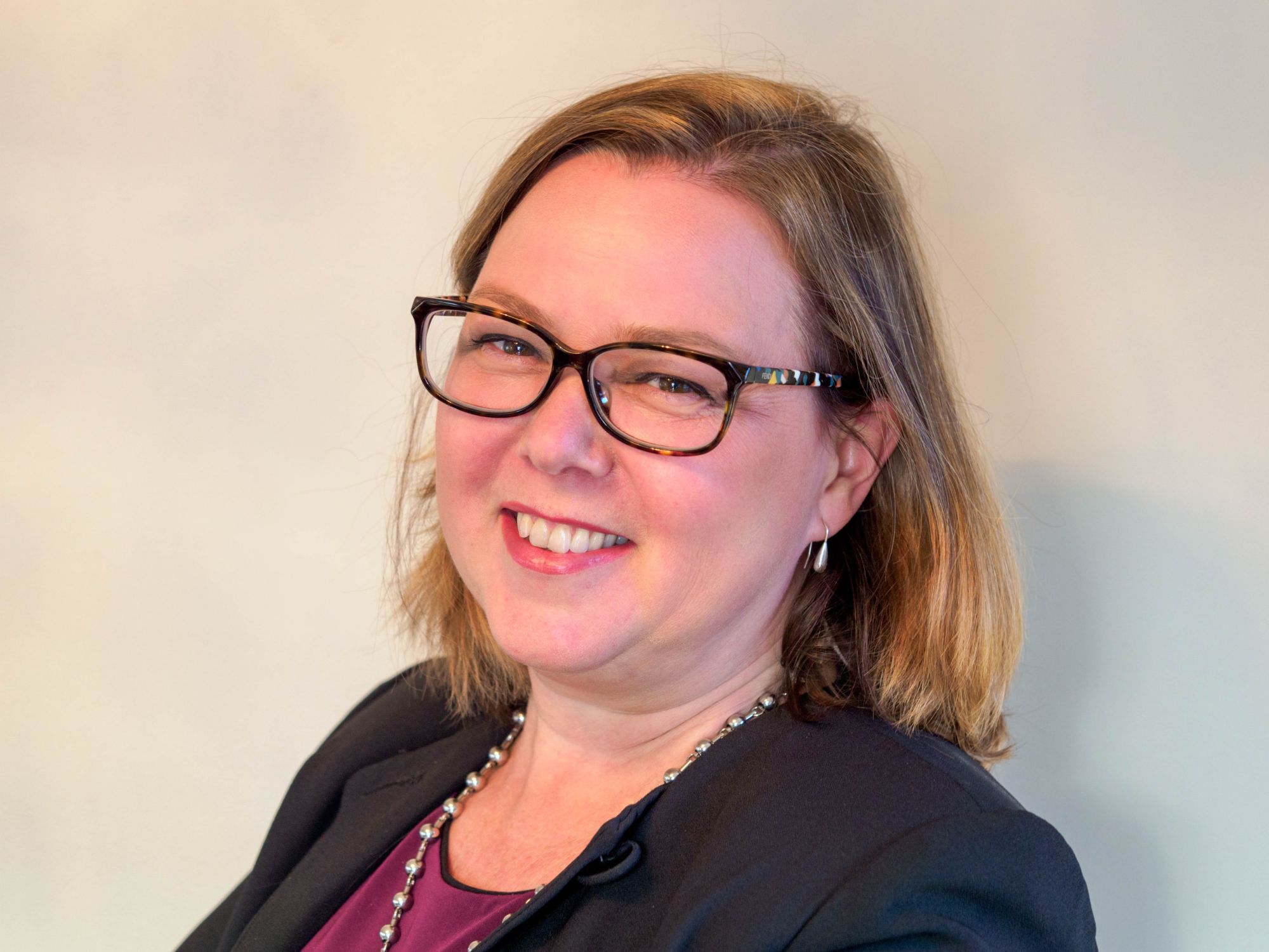 headshot of Lynn Larson