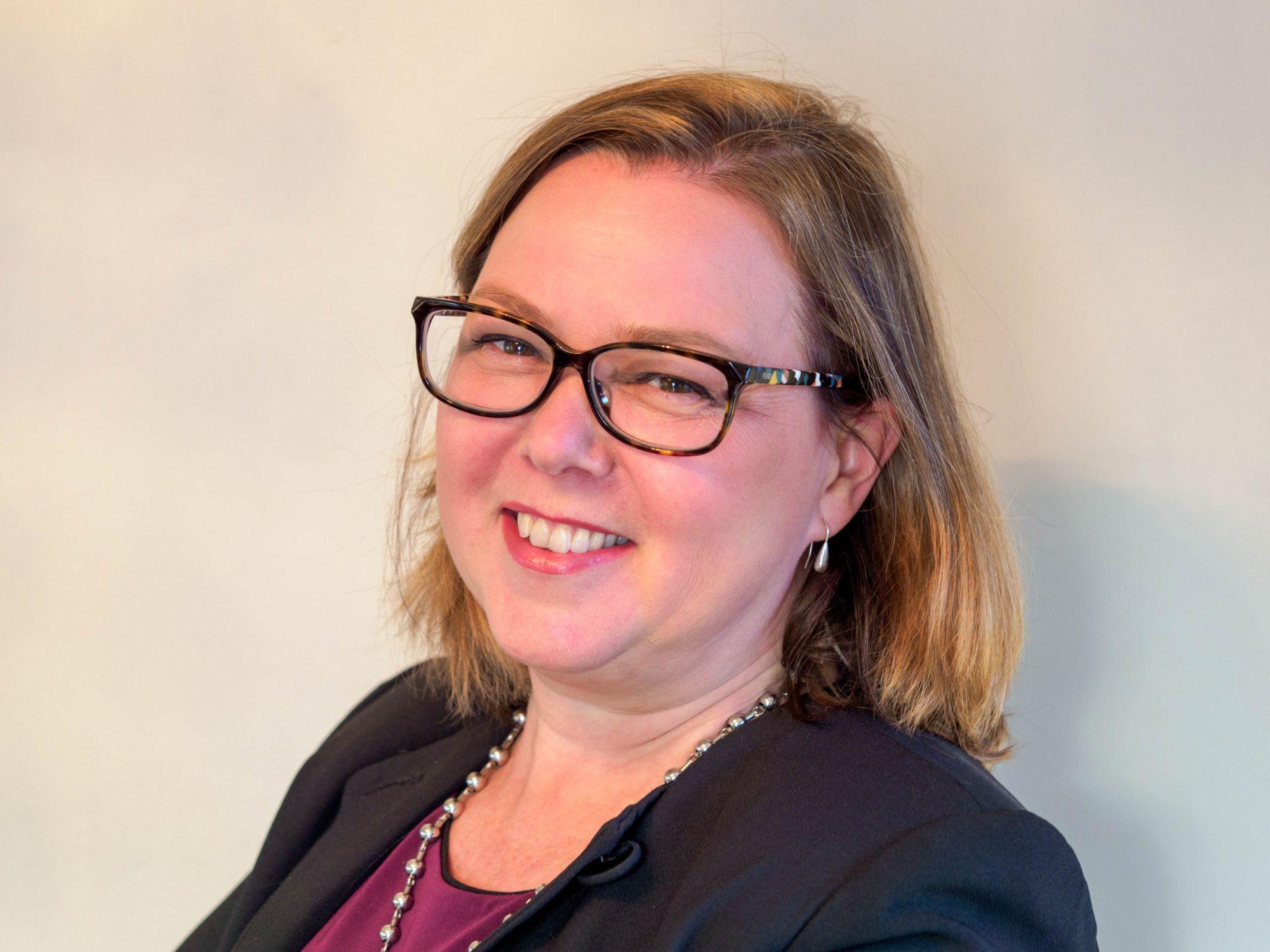 headshot of Lynn Larson