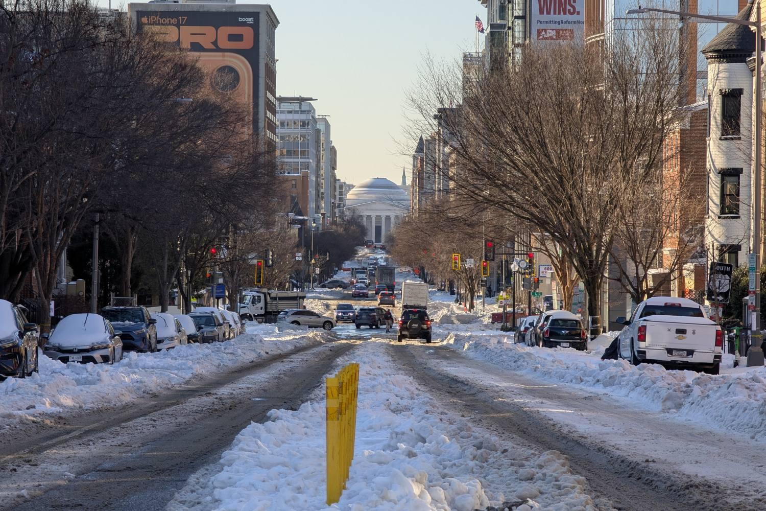 snowy-street-dc-viewfromdc-cobunzweifelkeegan-020626.jpg