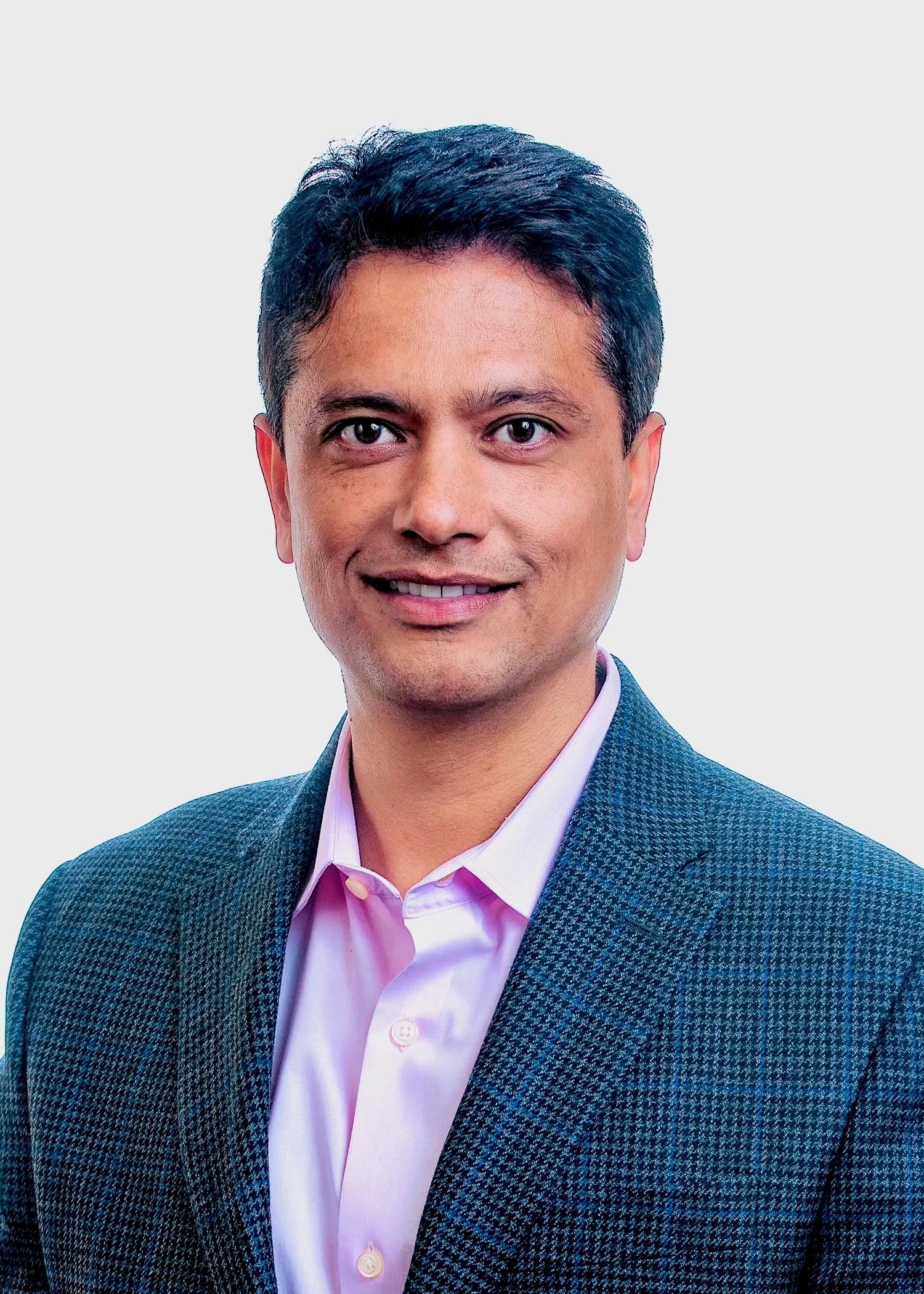 headshot of Nikhil Sarnot