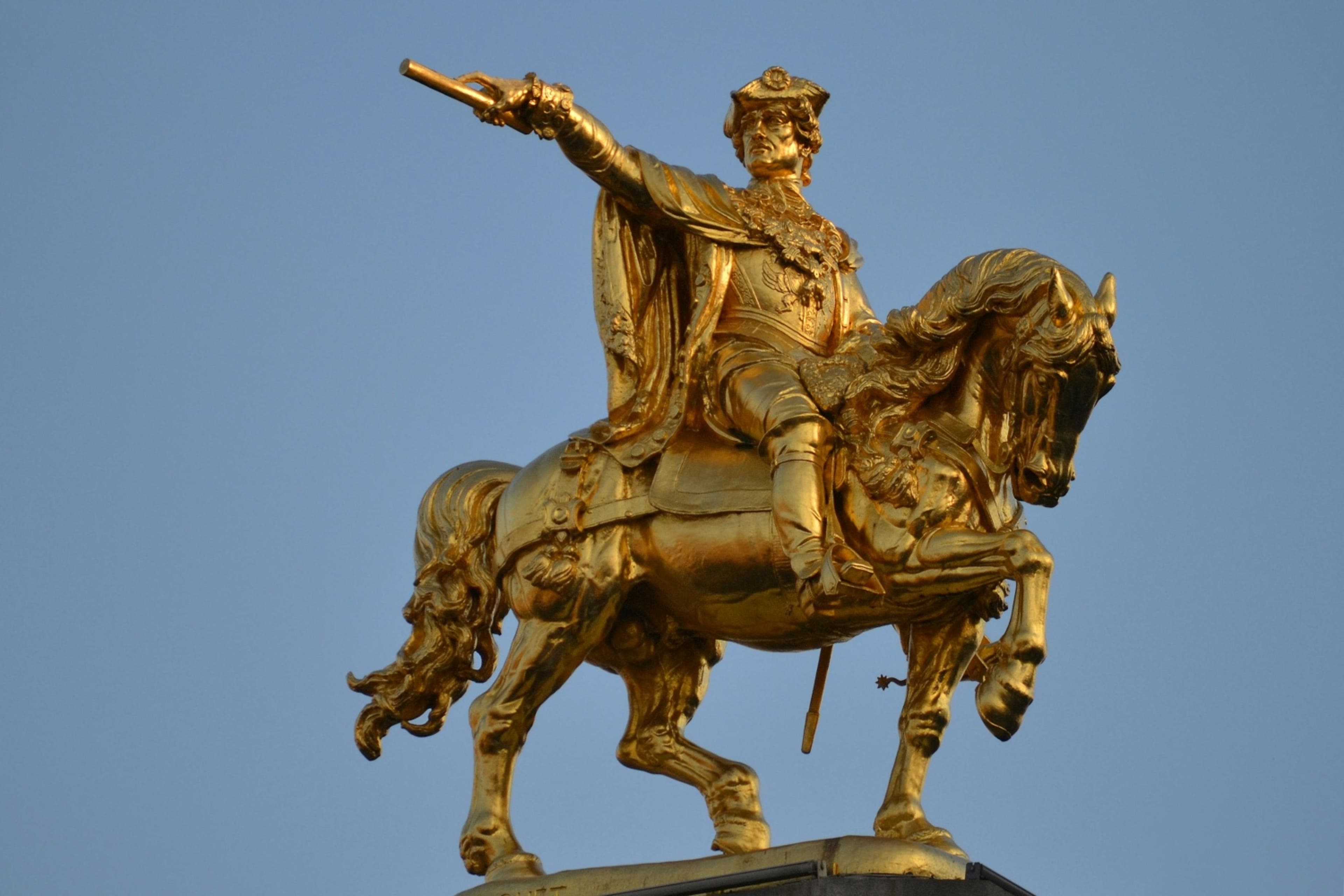 brussels-horse-statue-europe-013025.jpg