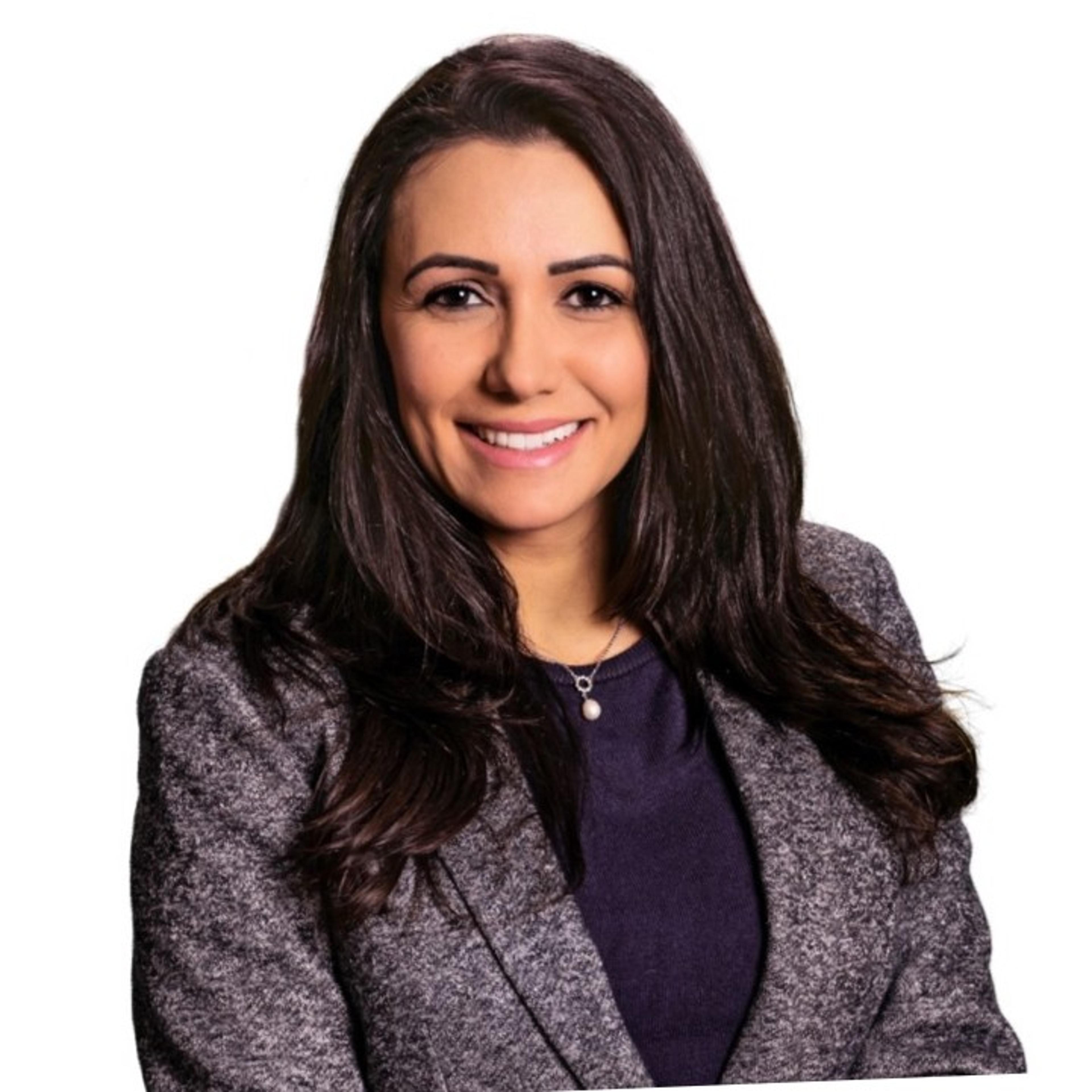 headshot of Suellen Siqueira-Fisher