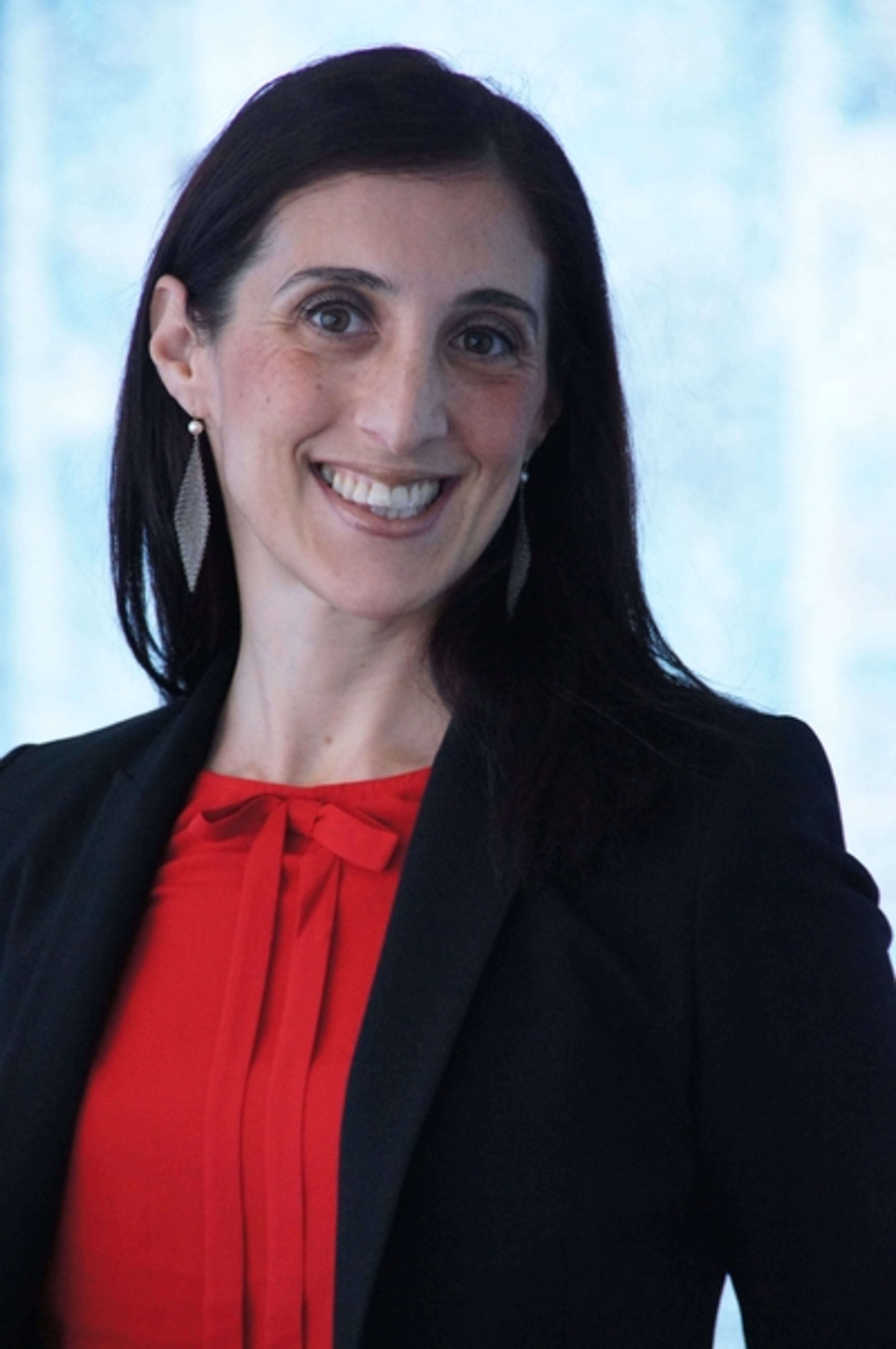 headshot of Roslyn Vadala