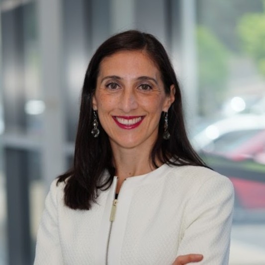 headshot of Roslyn Vadala