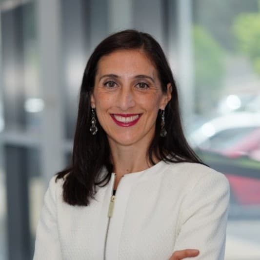 headshot of Roslyn Vadala