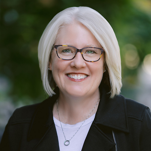 headshot of Jennifer Ruehr