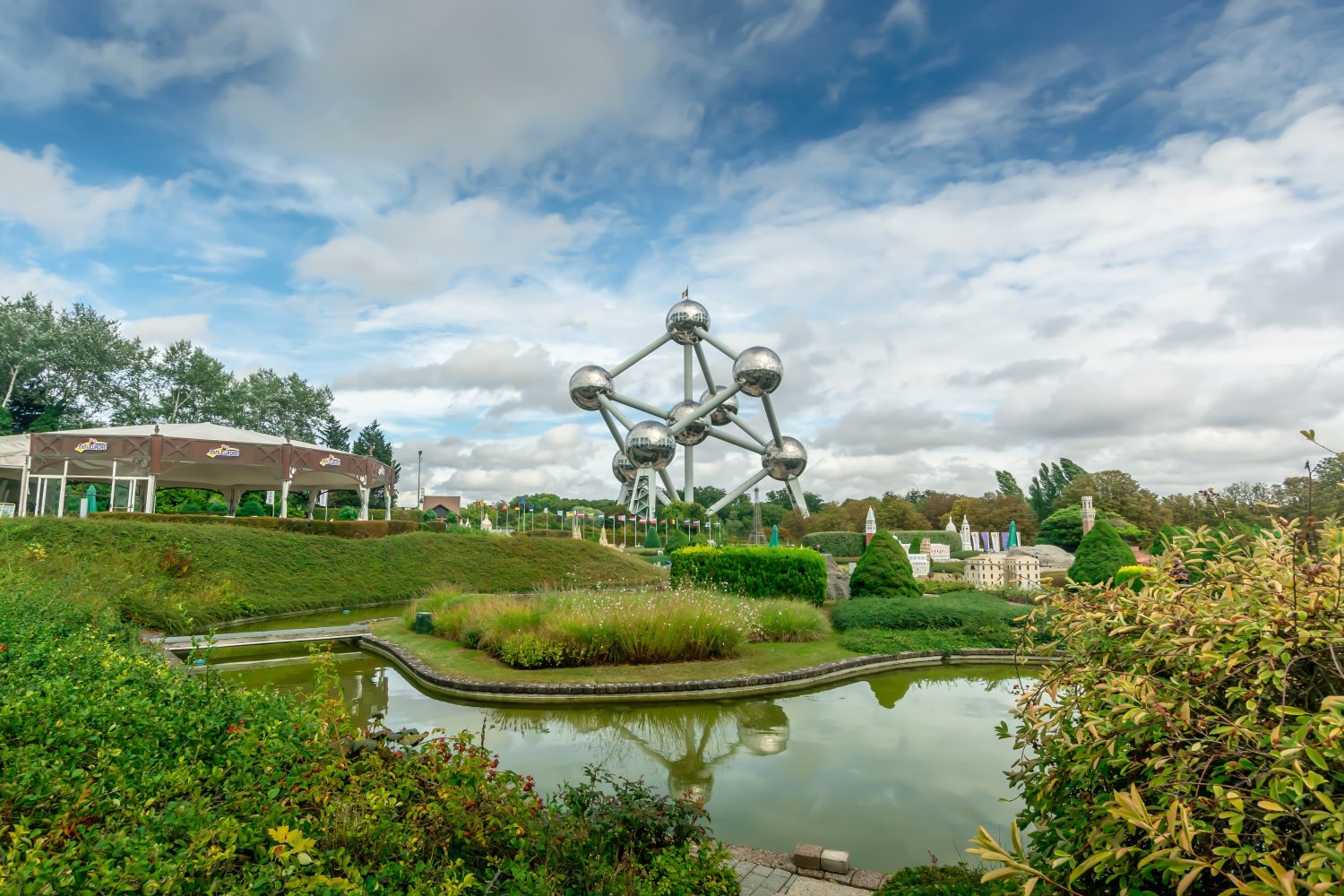 brussels-atomium-park-eu-062325.jpg