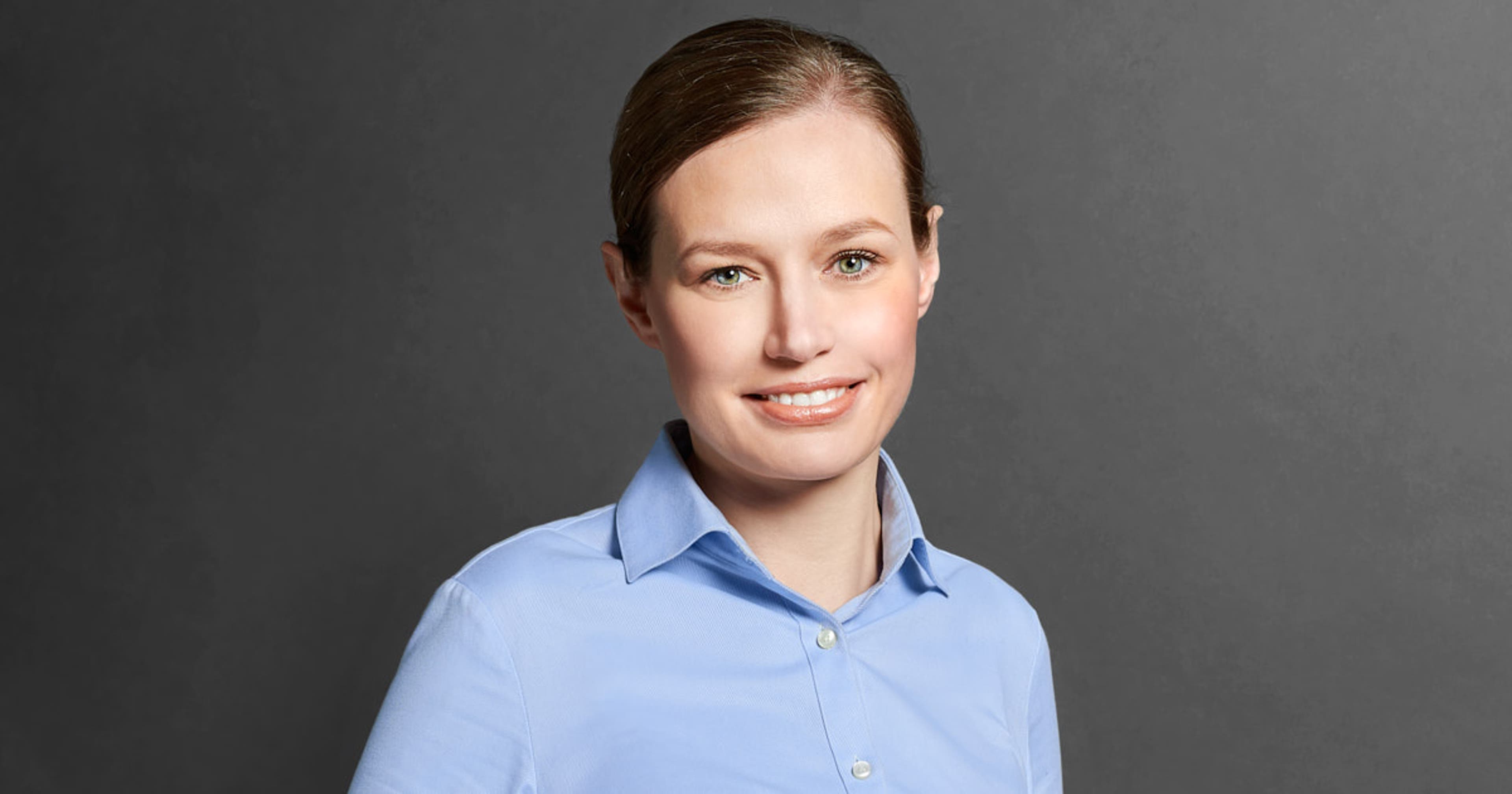 headshot of Izabela Kowalczuk-Pakula