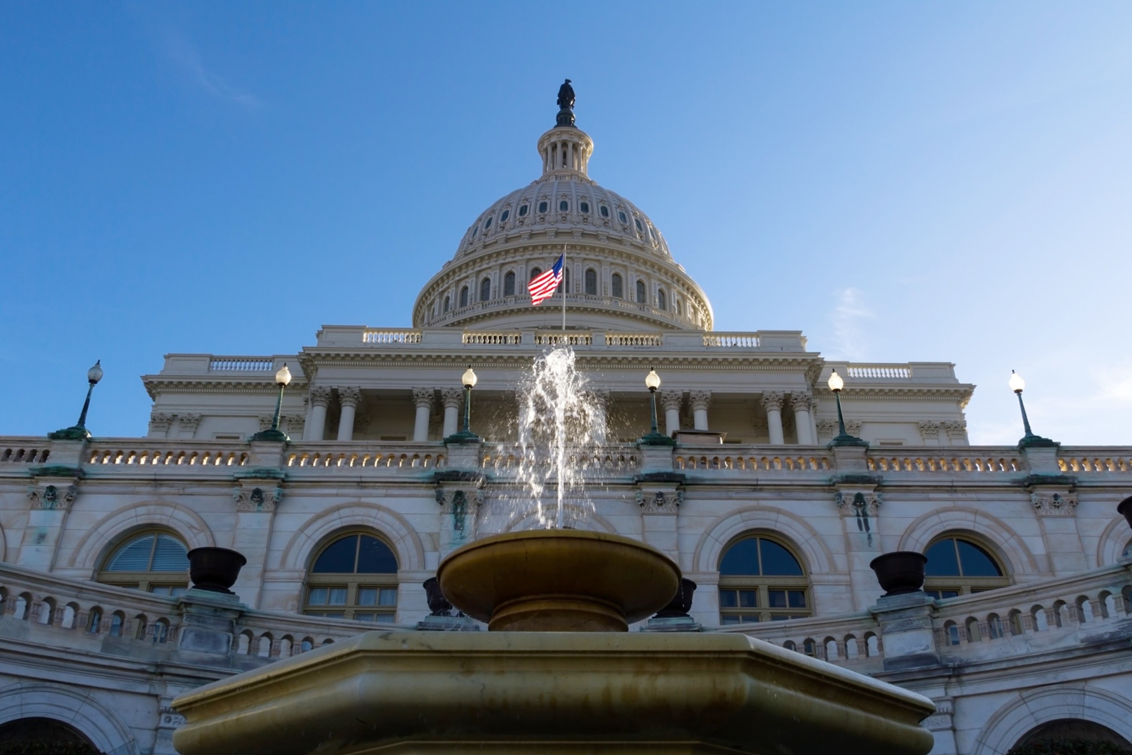 capitol-building-fountain-21524.jpg