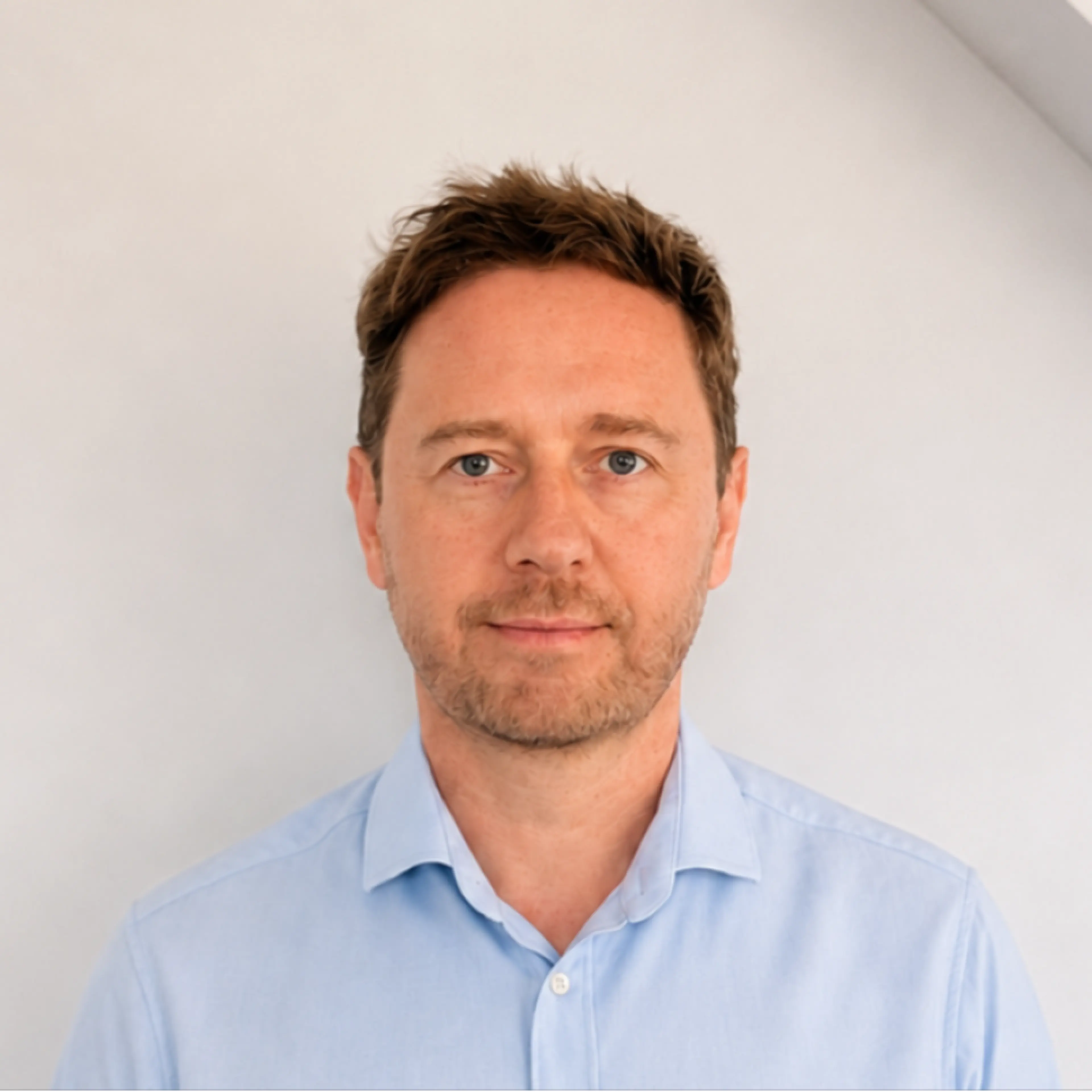 headshot of Nils Hullen