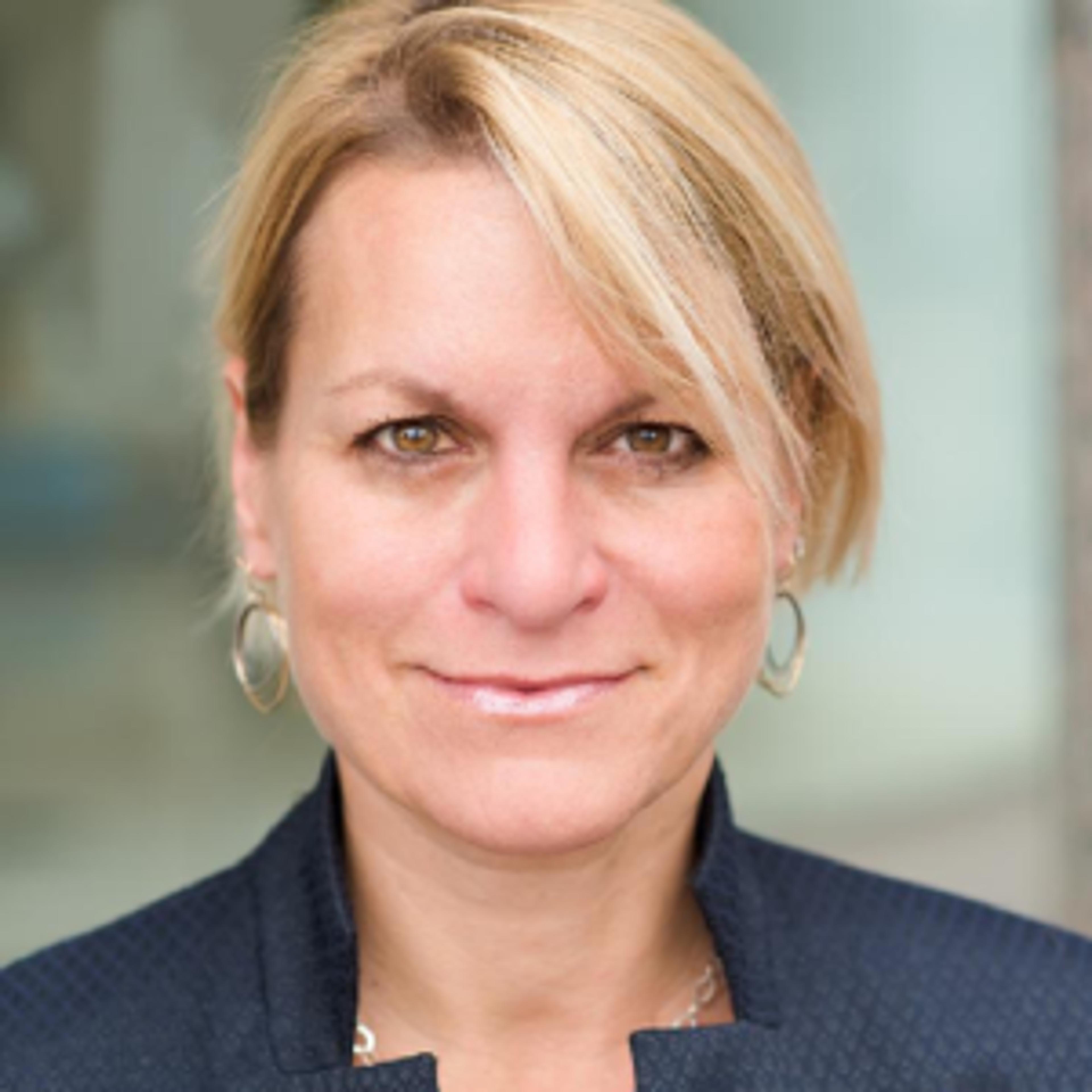 headshot of Lesley Weaver