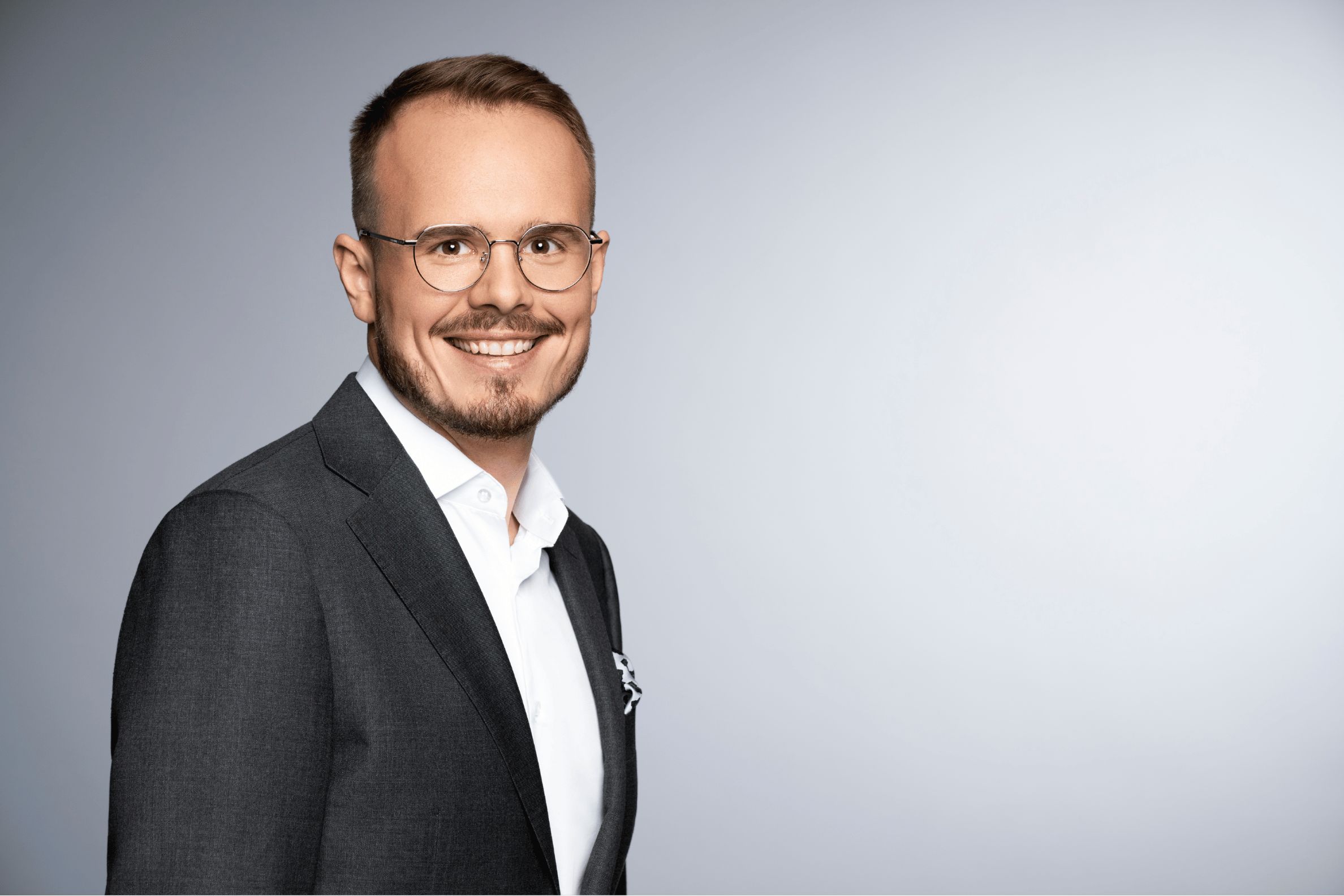 headshot of Szymon Sieniewicz