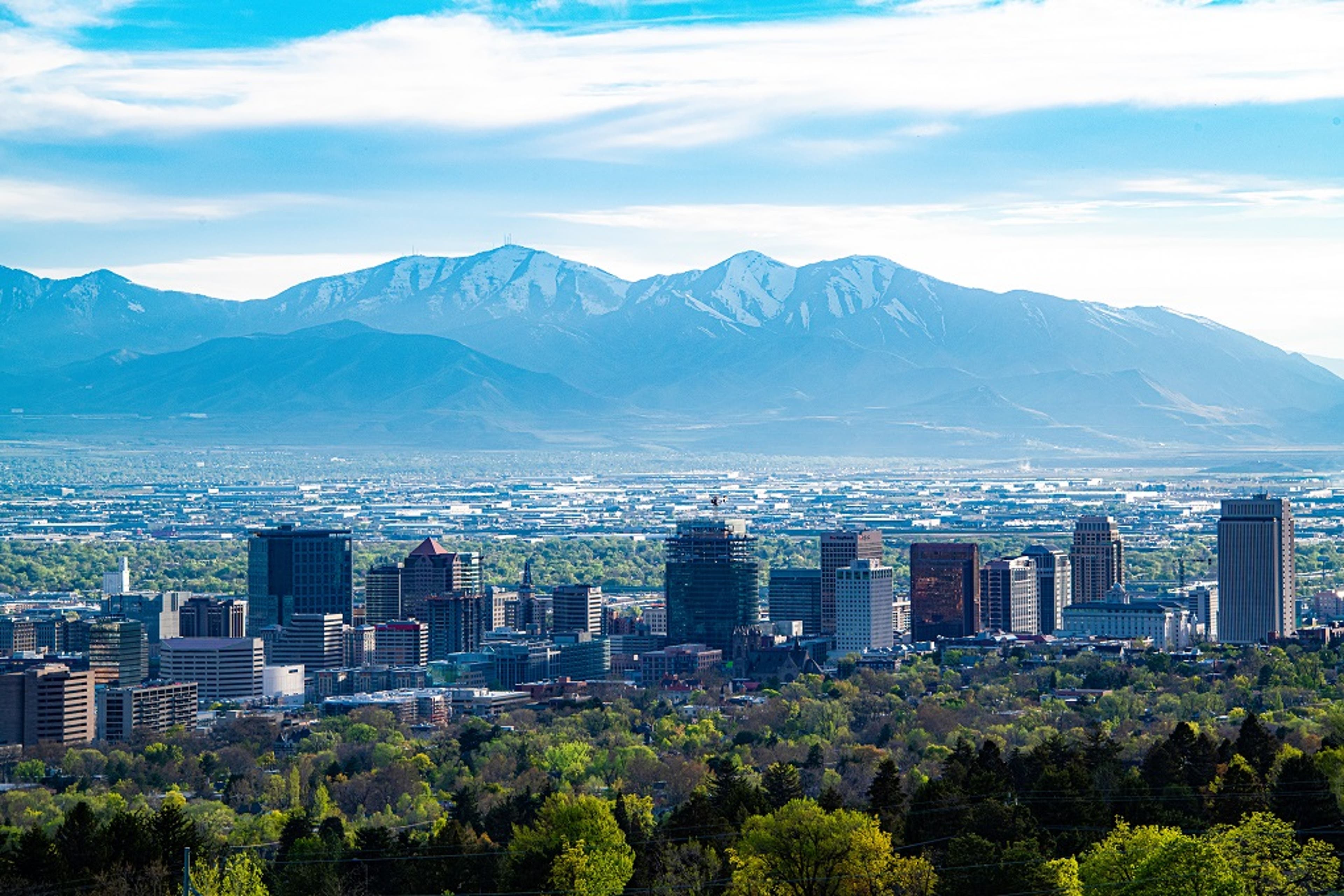 utah-mountains-city-US.jpg