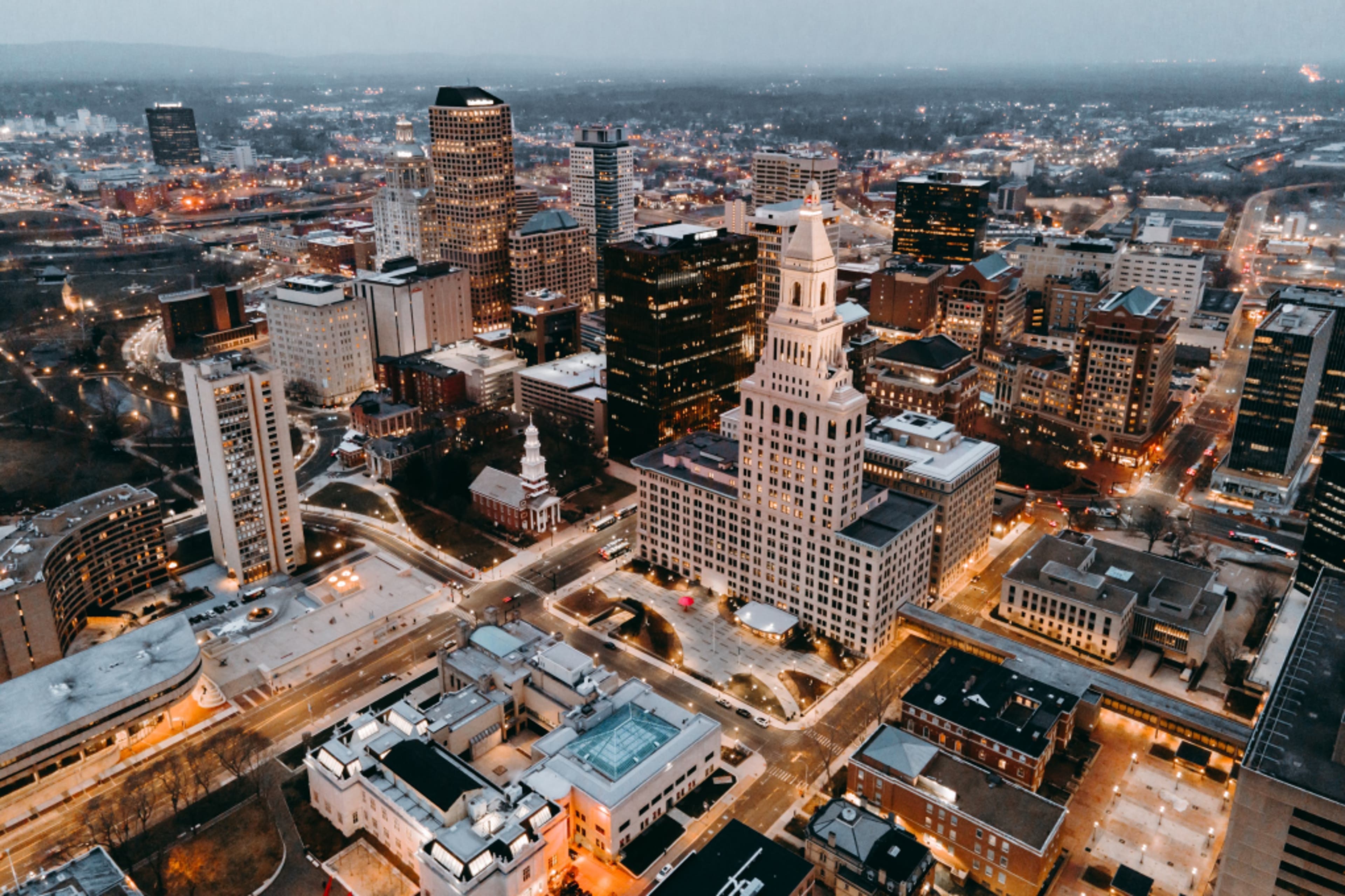 hartford-ct-balazs-busznyak-jeJWWrldemw-unsplash.png