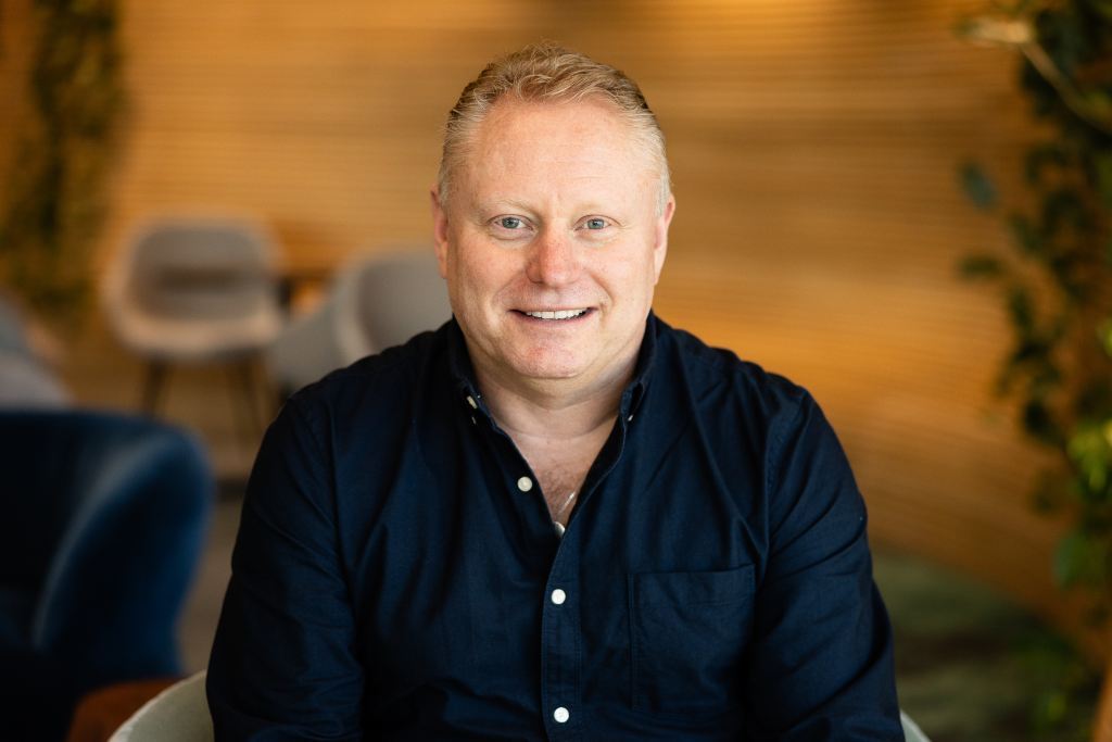 headshot of Lee Hickin